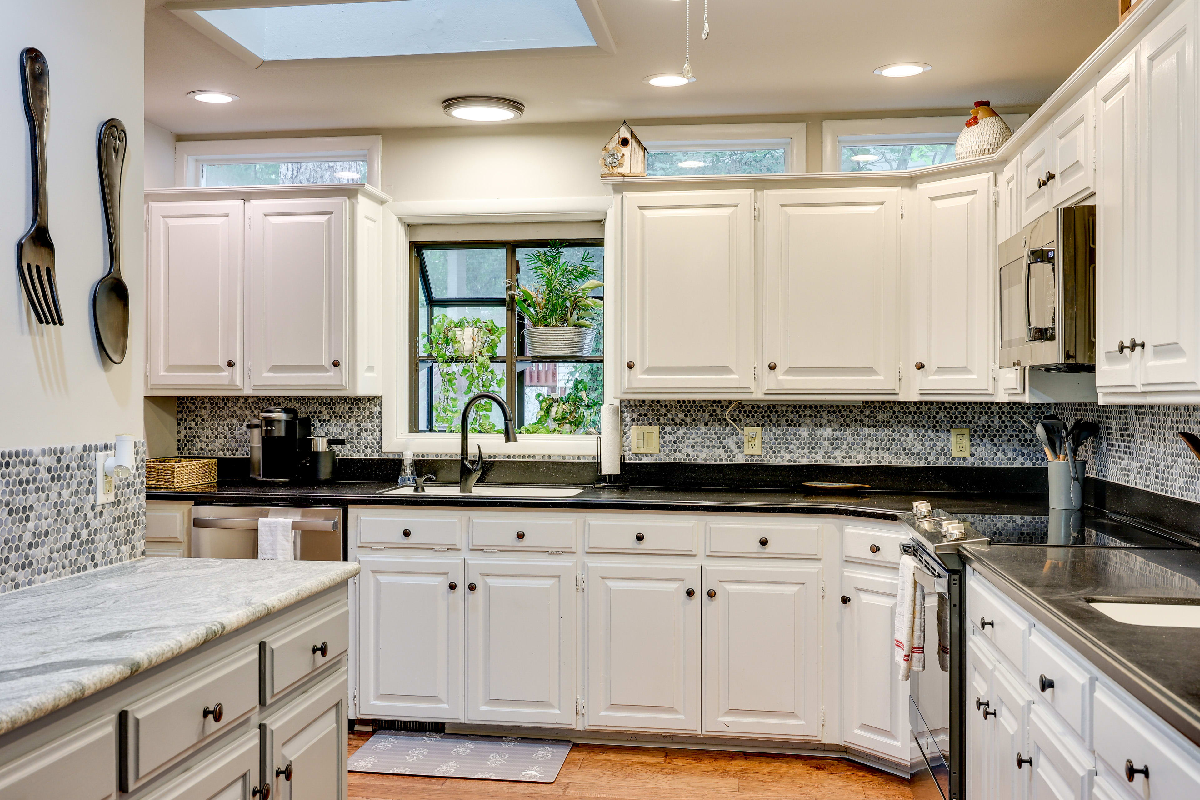 Kitchen | Outdoor Dining Area | Water Views | Central Air Conditioning