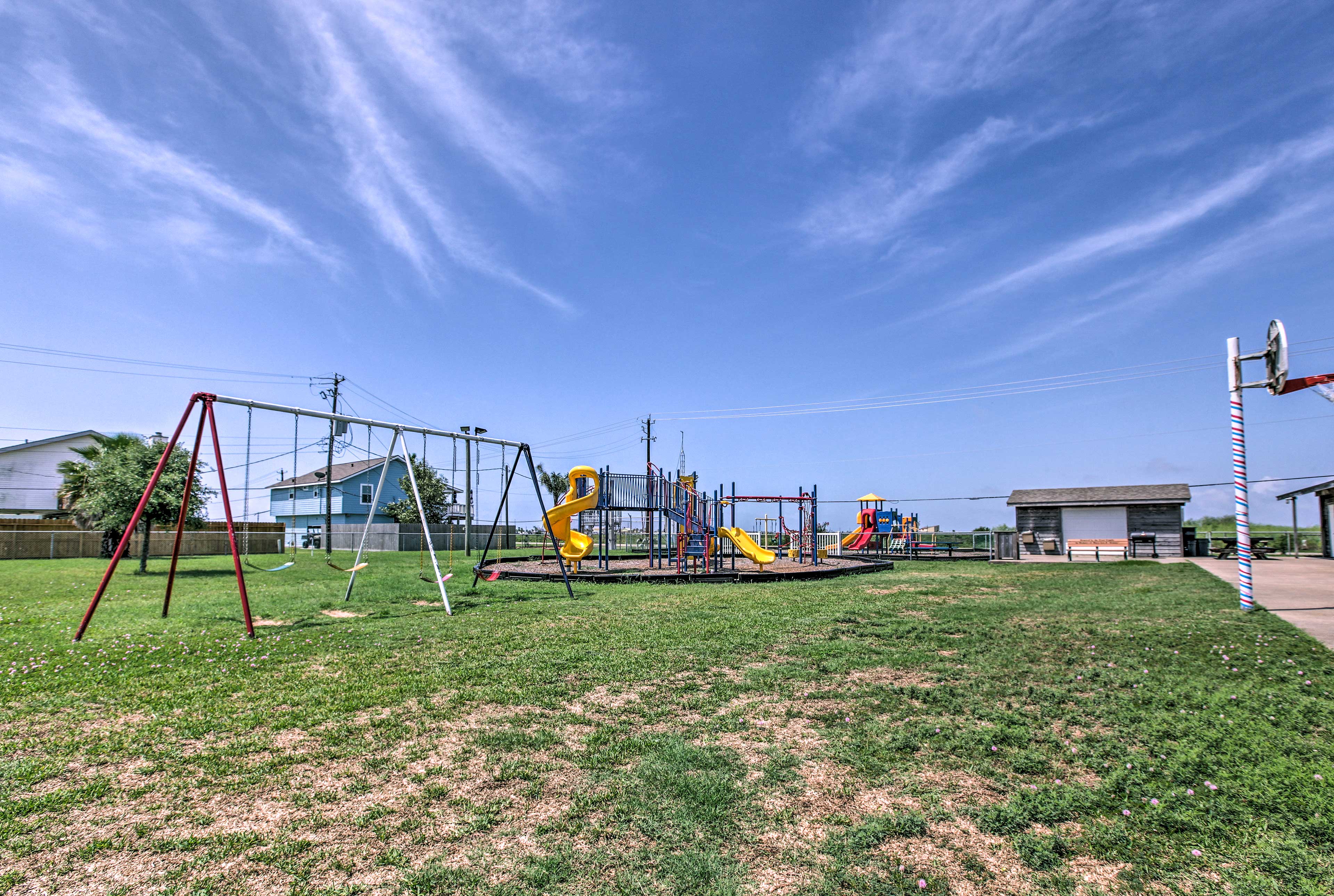 Community Amenities | Playground | Basketball Hoop