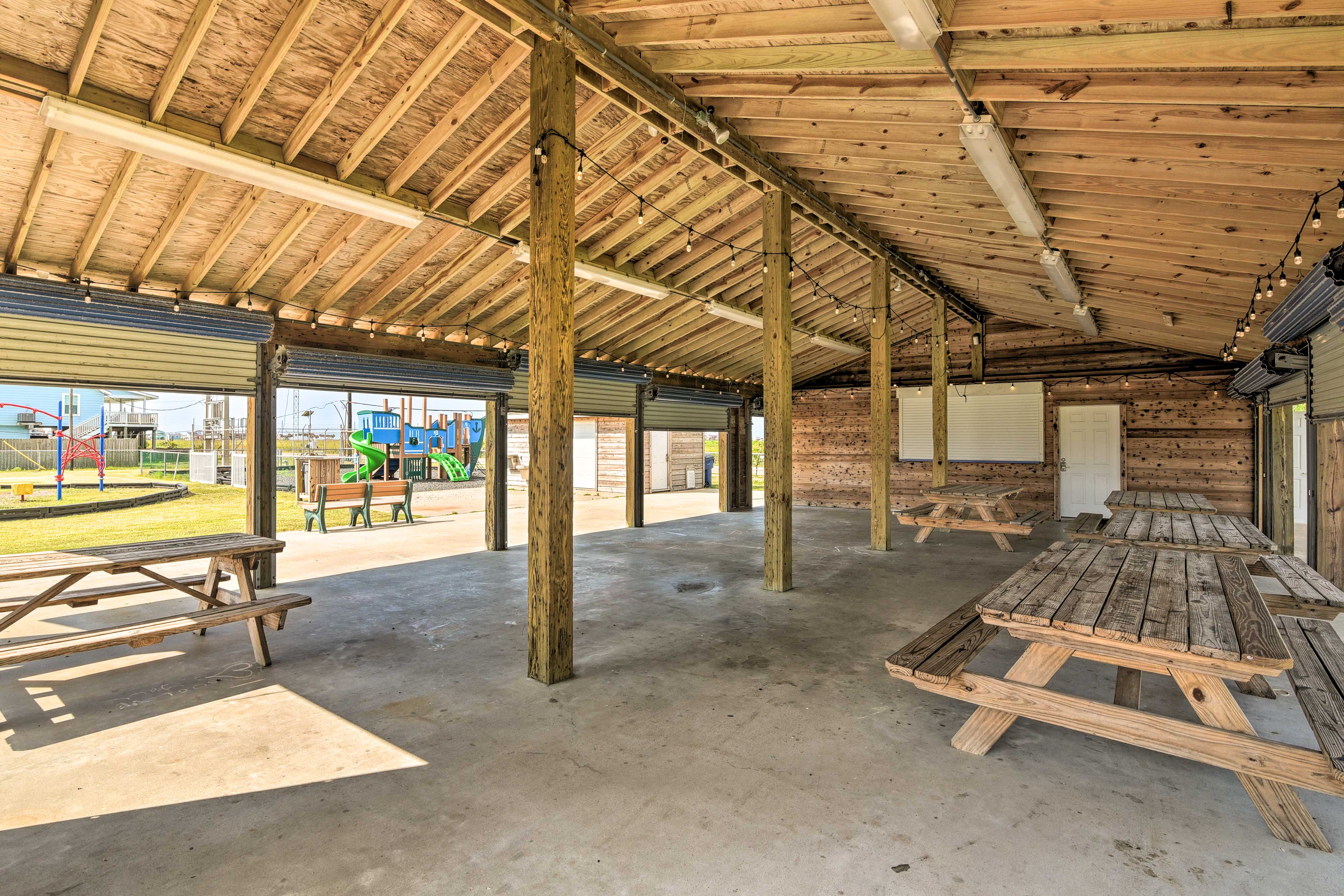 Community Amenities | Picnic Tables