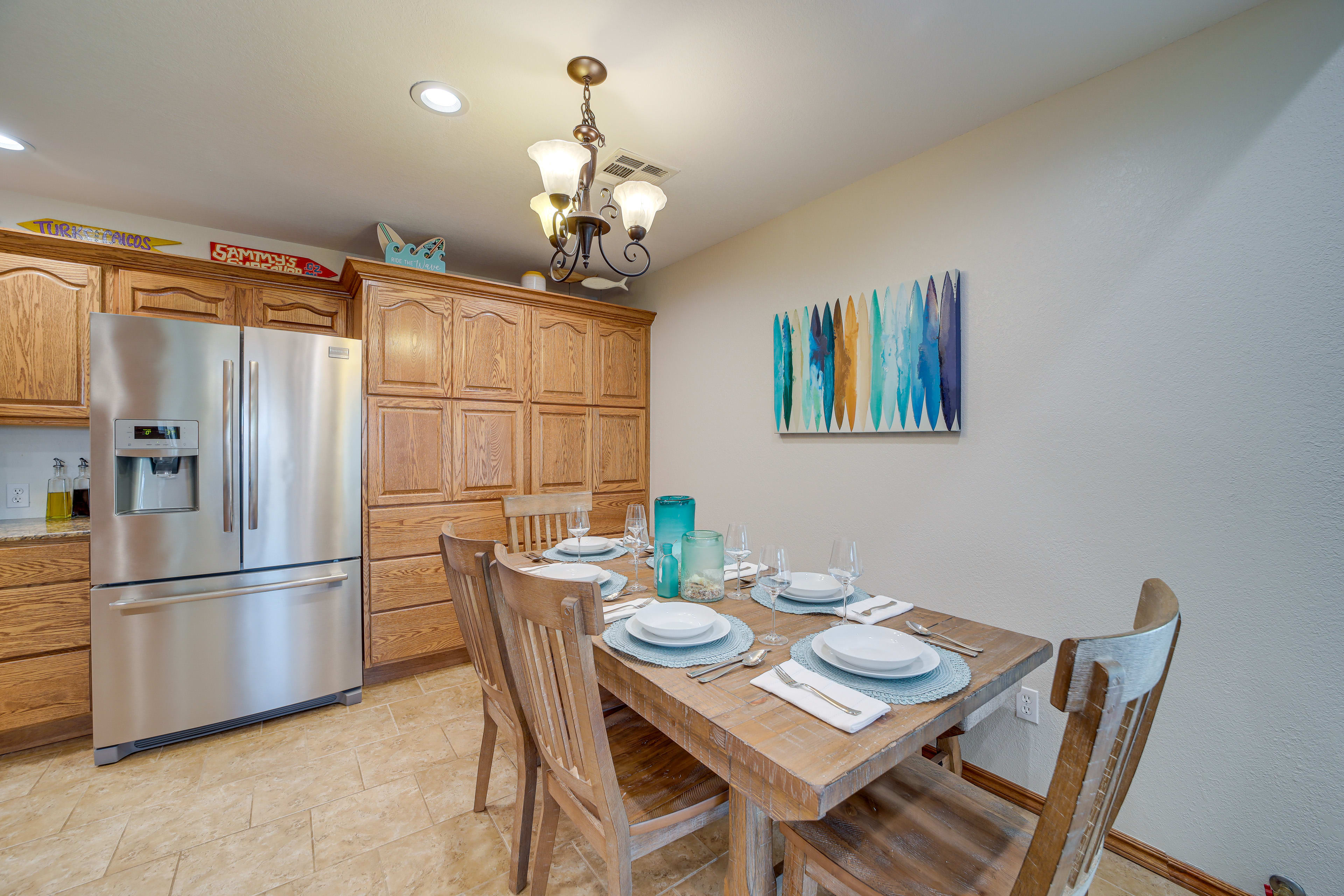 Dining Area | Dishware Provided