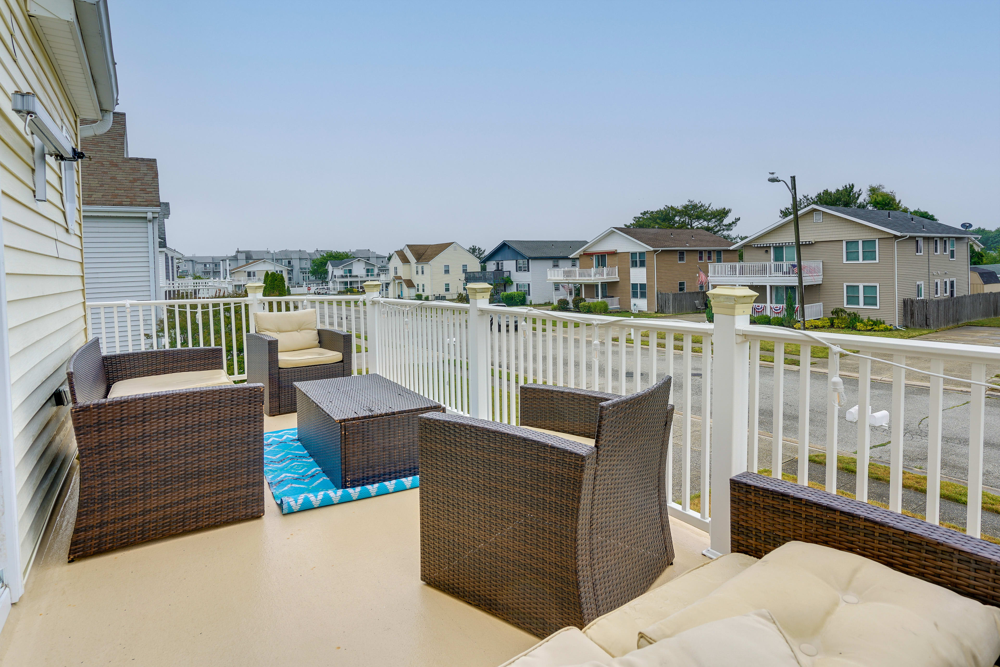 Balcony | 3 Bicycles | 6 Beach Chairs & 2 Umbrellas | Sand Toys