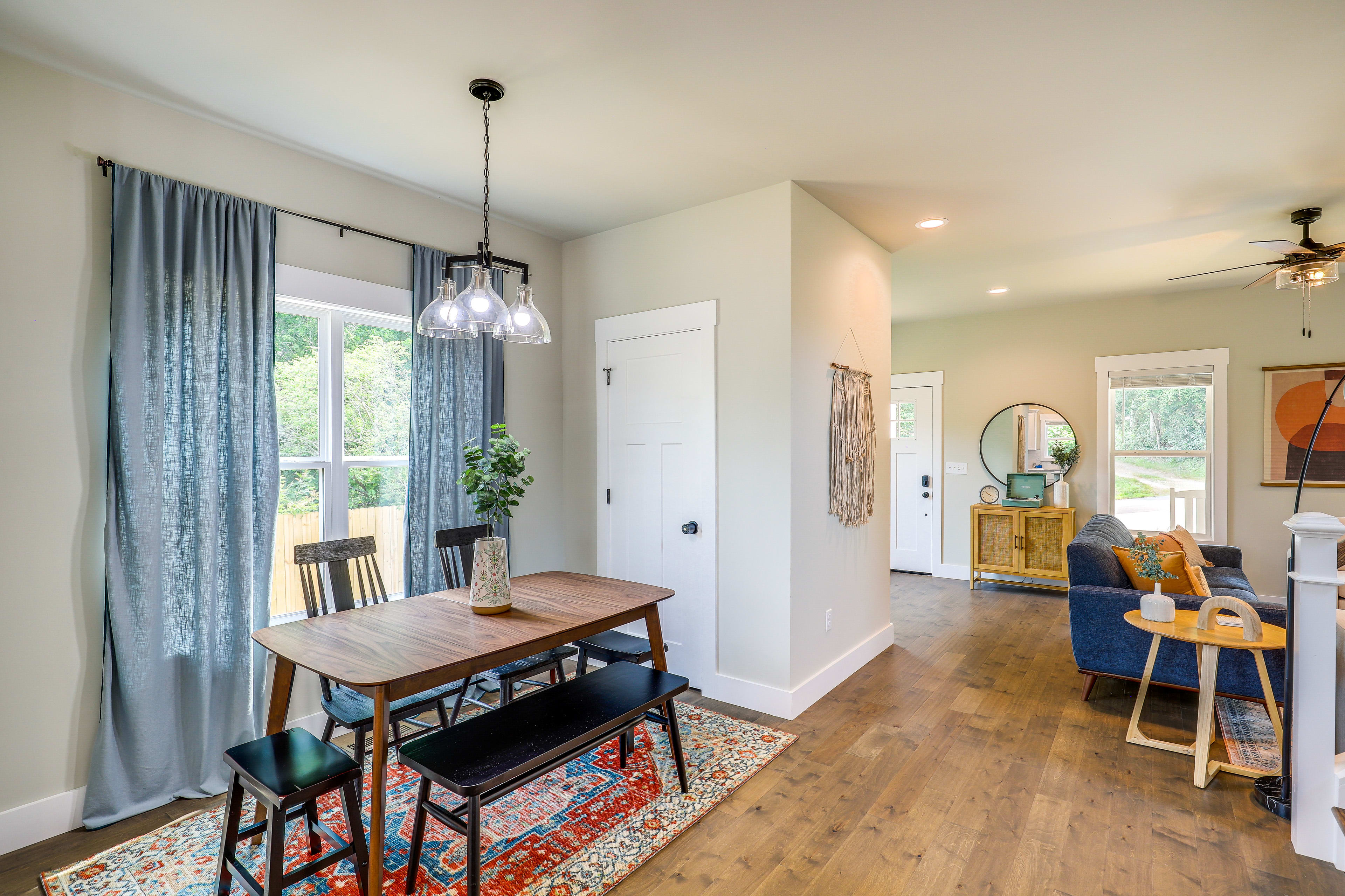 Dining Area | Dishware/Flatware