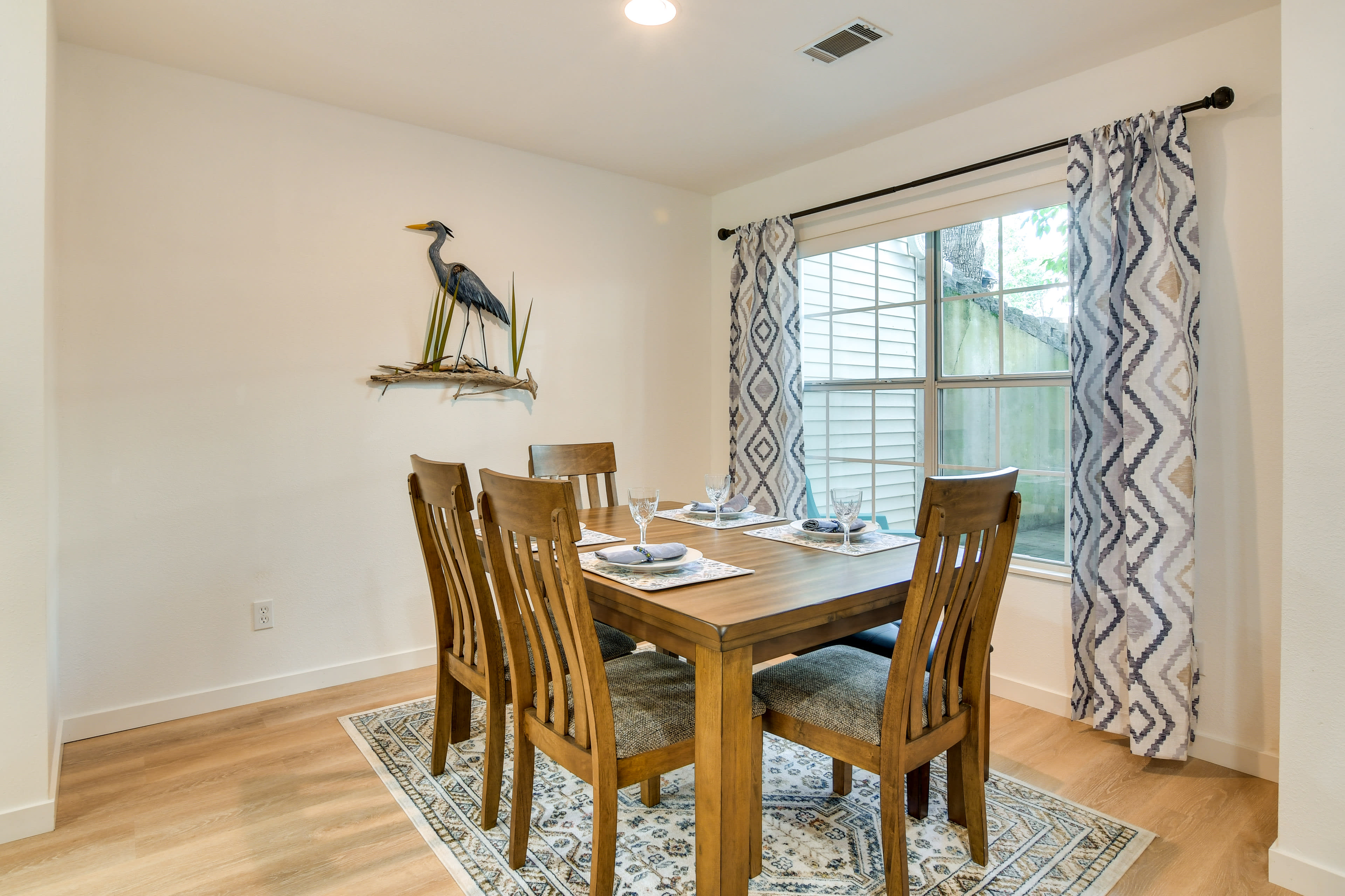 Dining Area | Dining Table | Dishware/Flatware