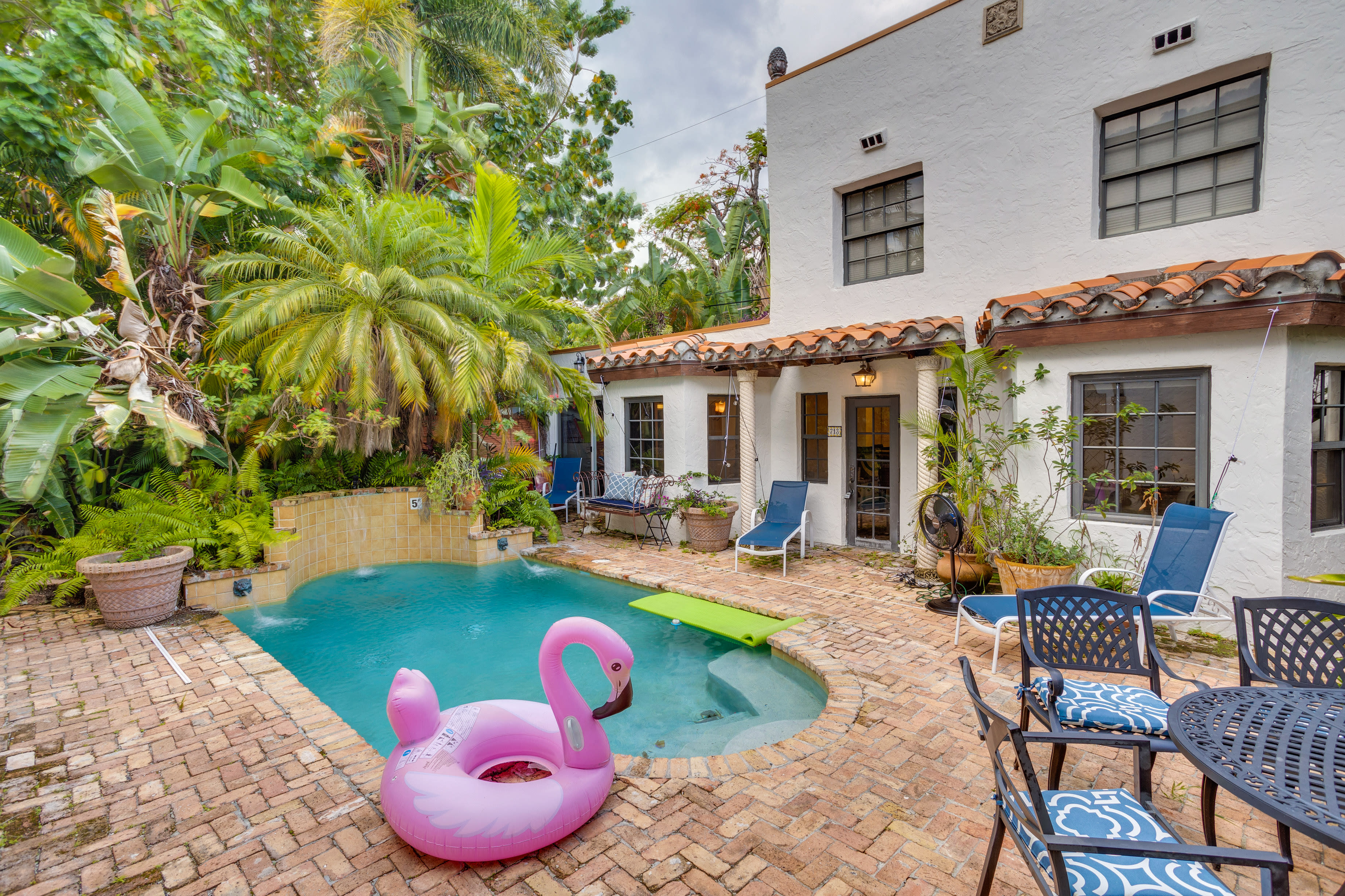 Shared Pool Area | Outdoor Dining Set | Chaise Lounges