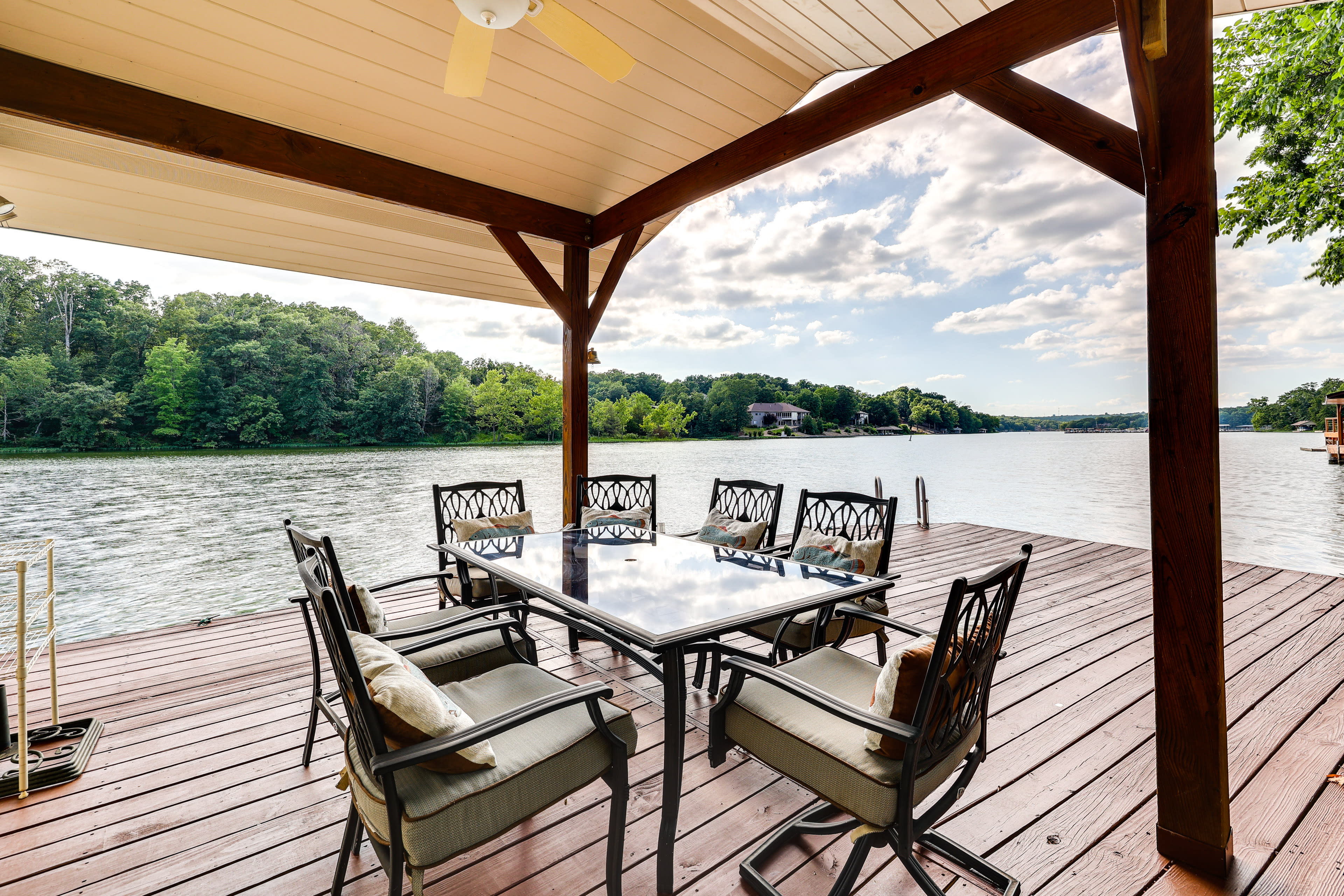 Private Boat Dock | Seating & Dining