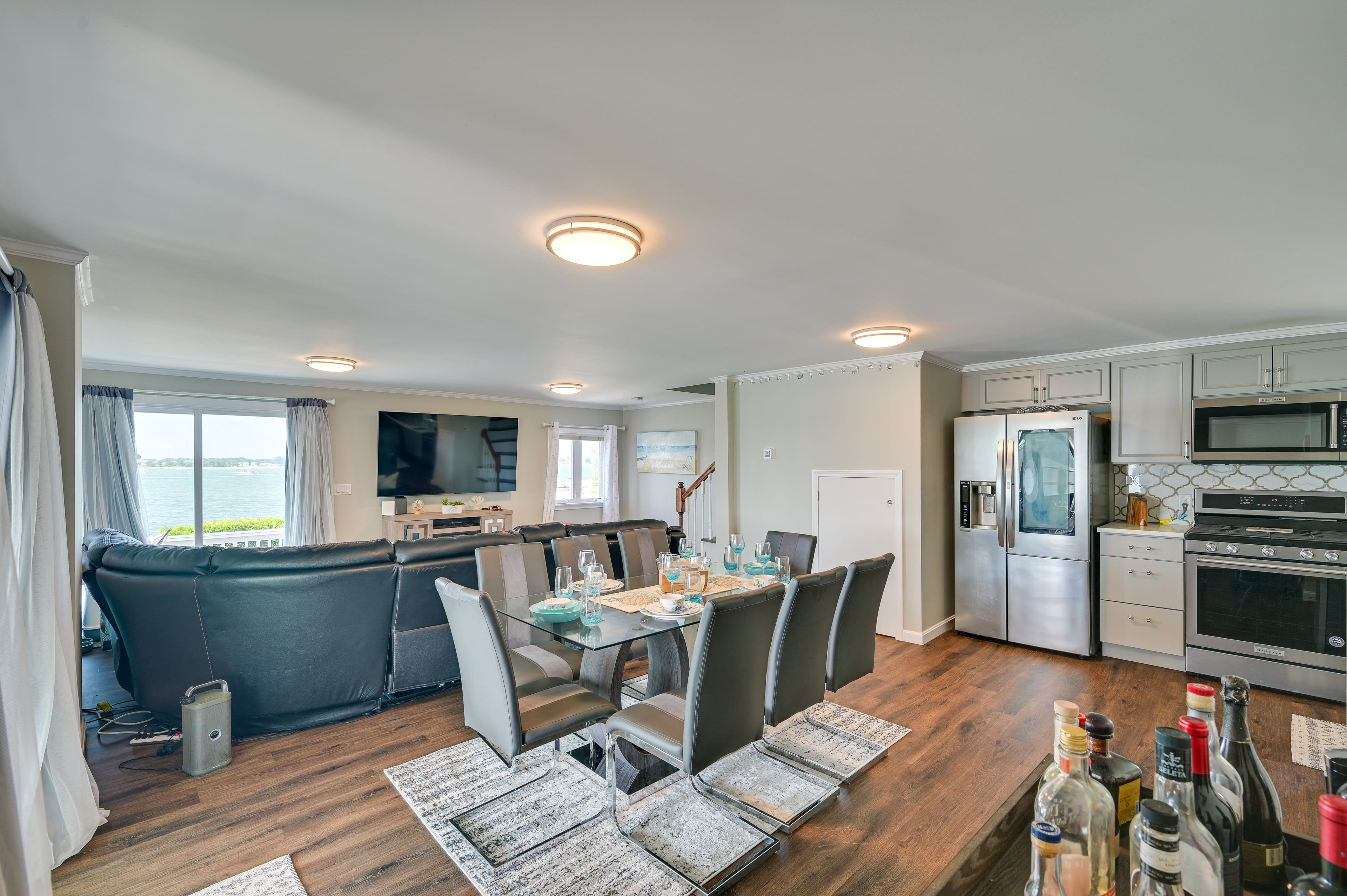 Dining Room | Dishware Provided