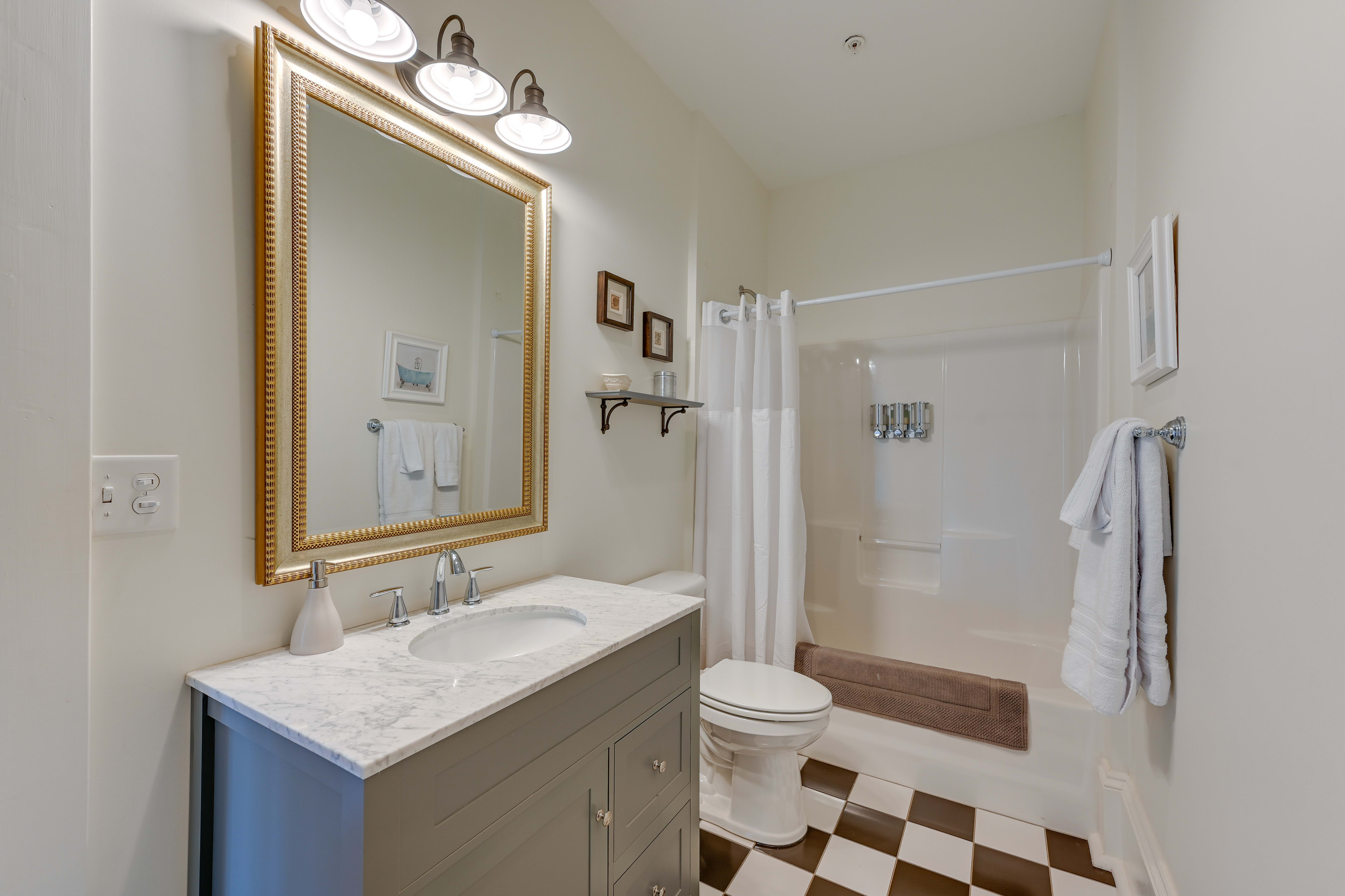 En-Suite Bathroom | Towels Provided