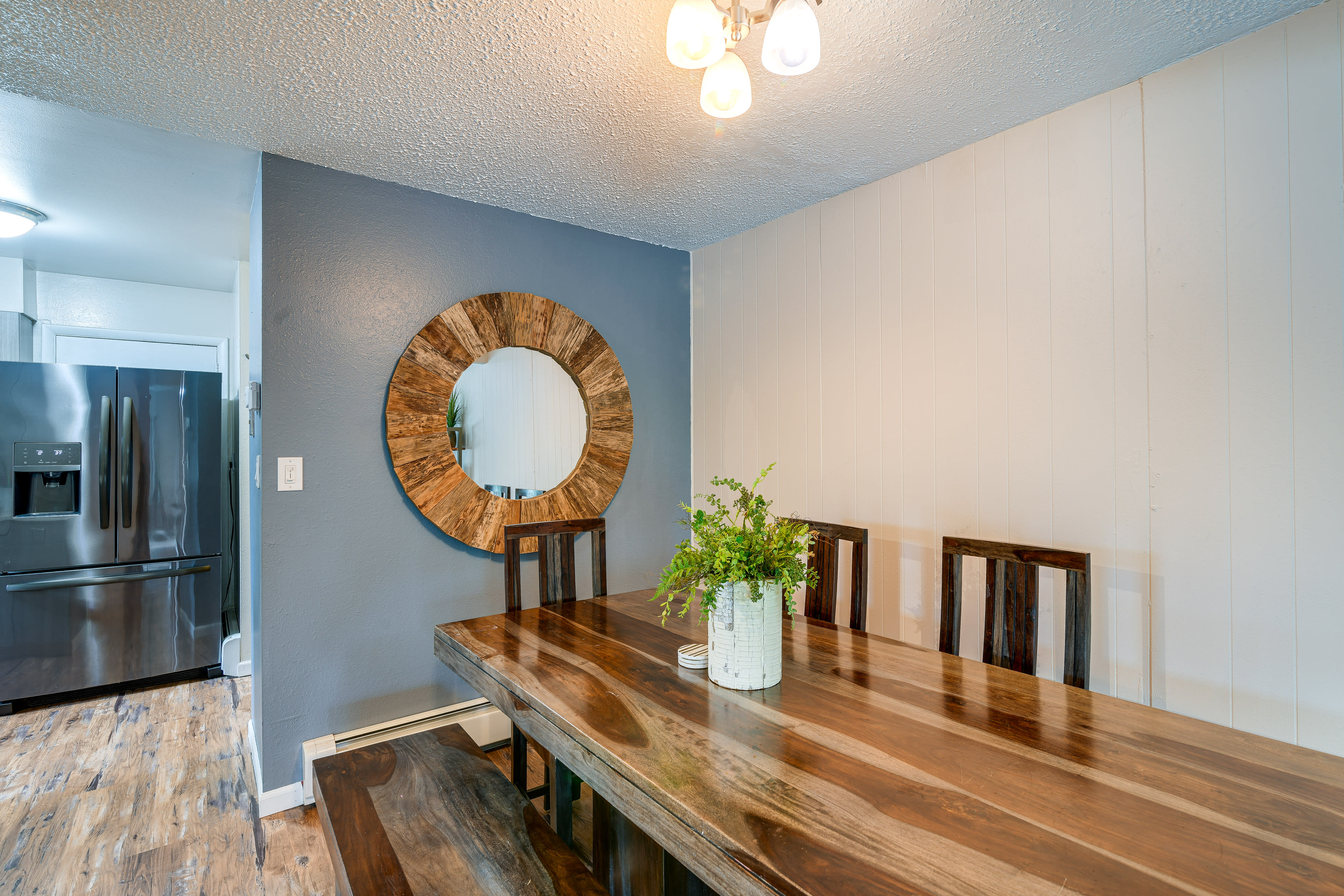 Dining Area | Dishware/Flatware Provided