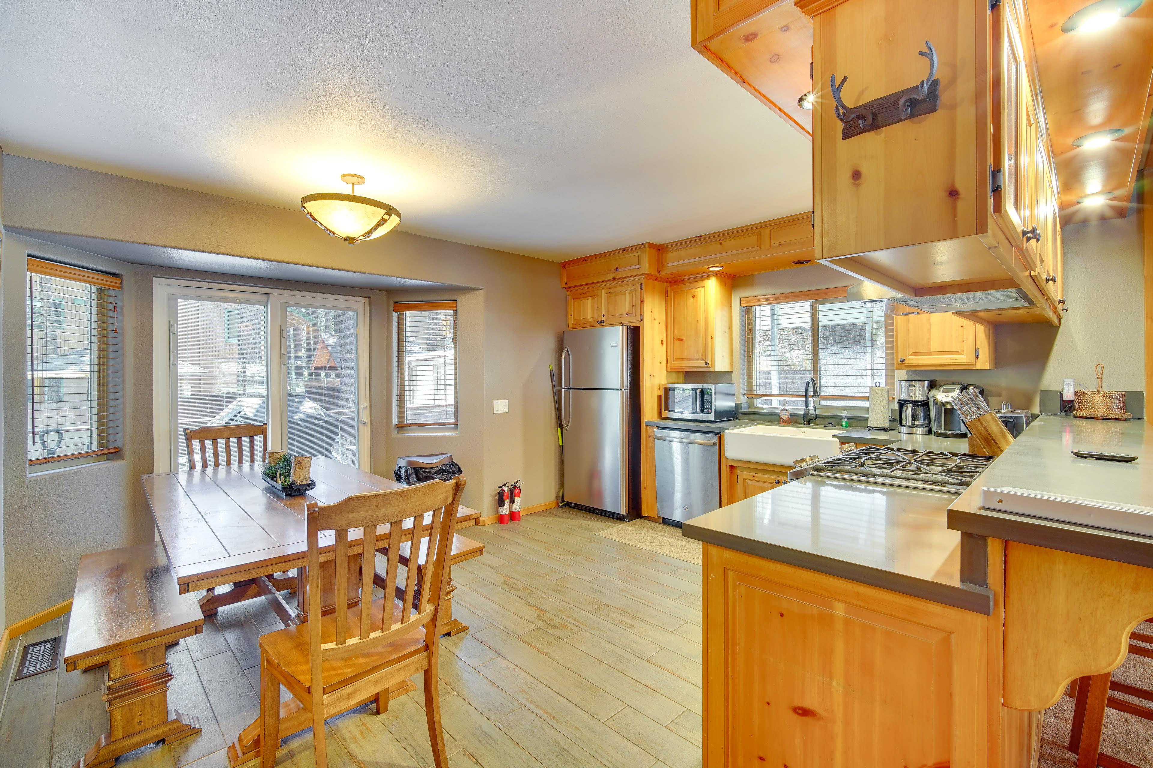 Dining Area & Kitchen