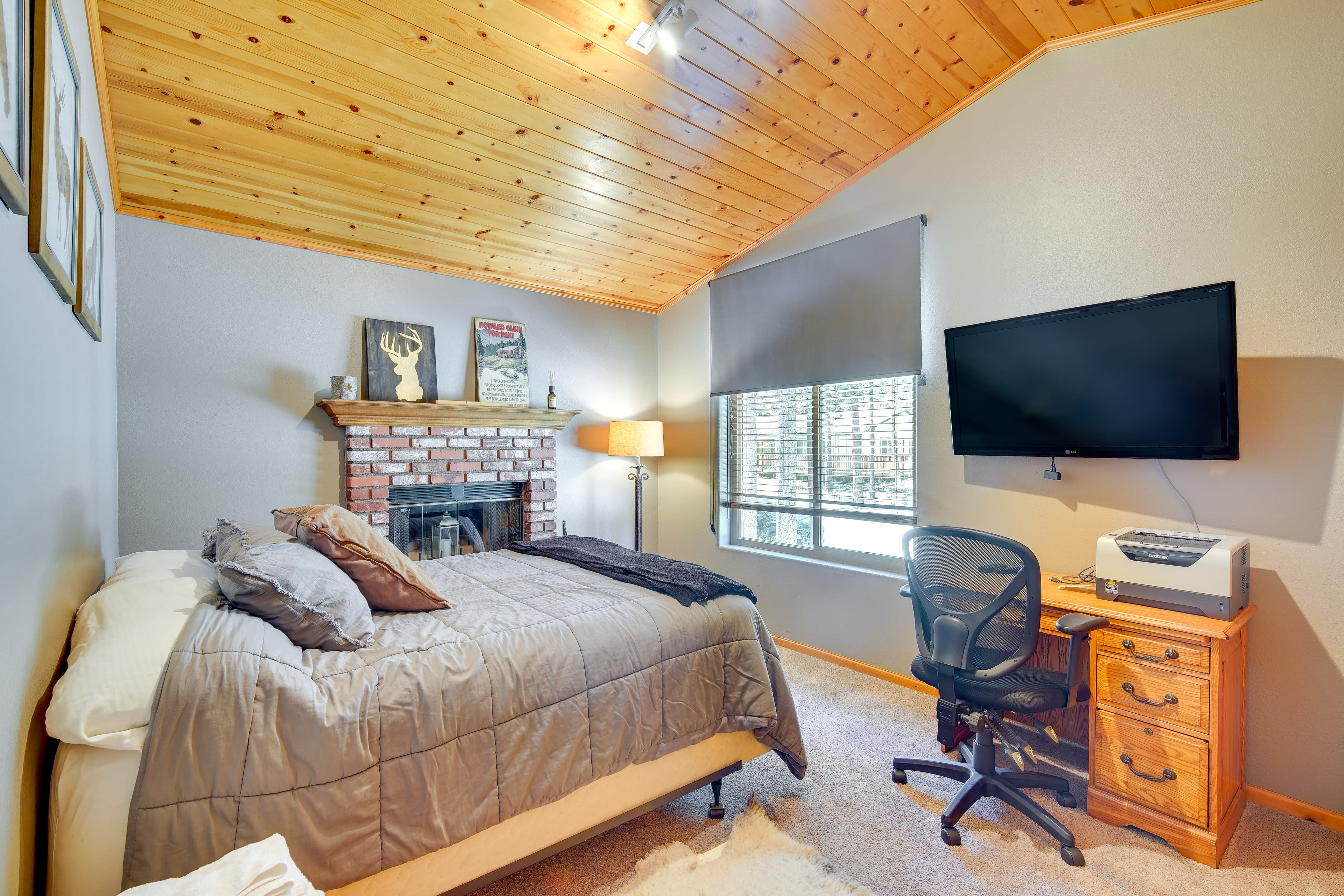 Bedroom 2 | Queen Bed | 2nd Floor | Smart TV