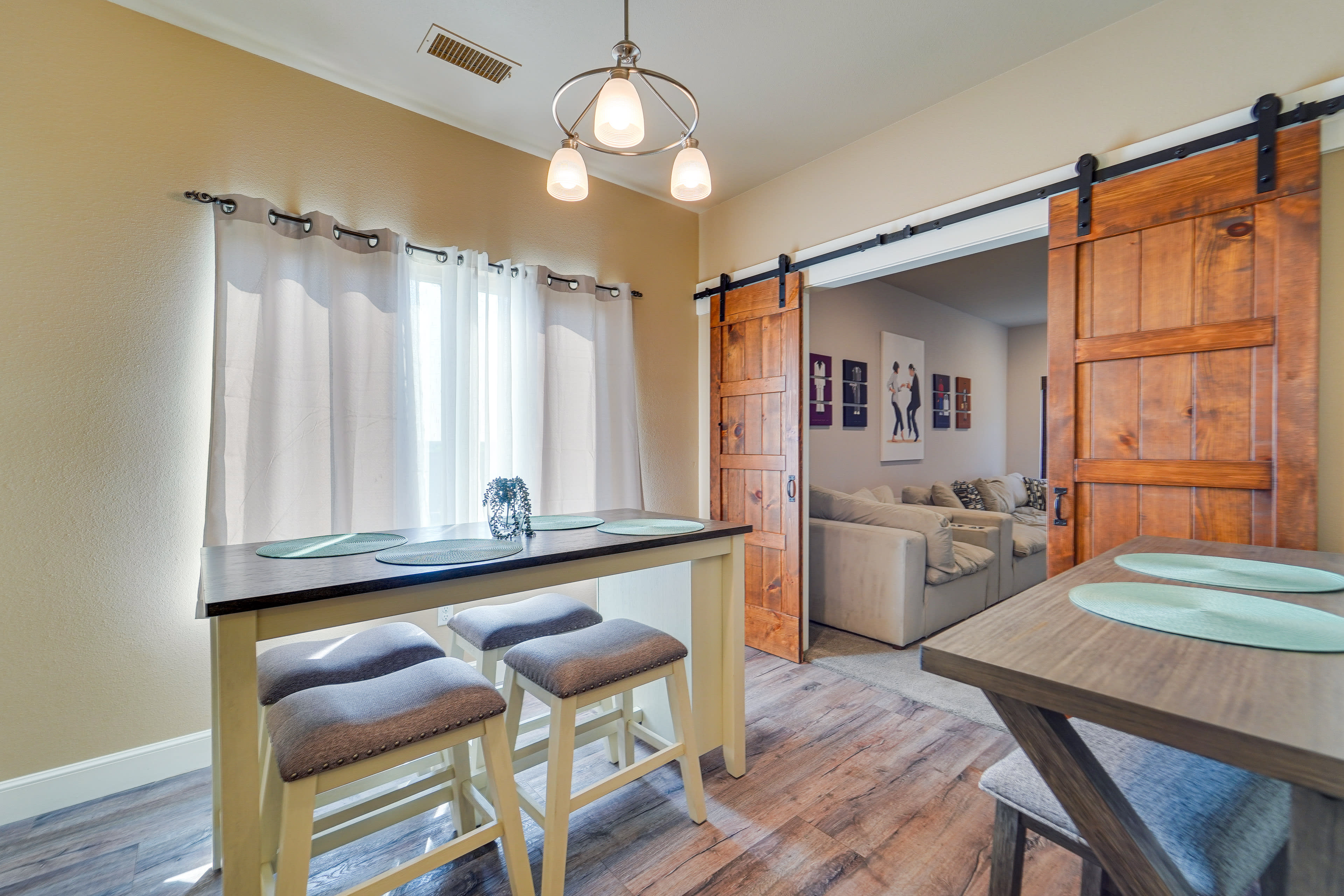 Dining Room | Dishware & Flatware Provided