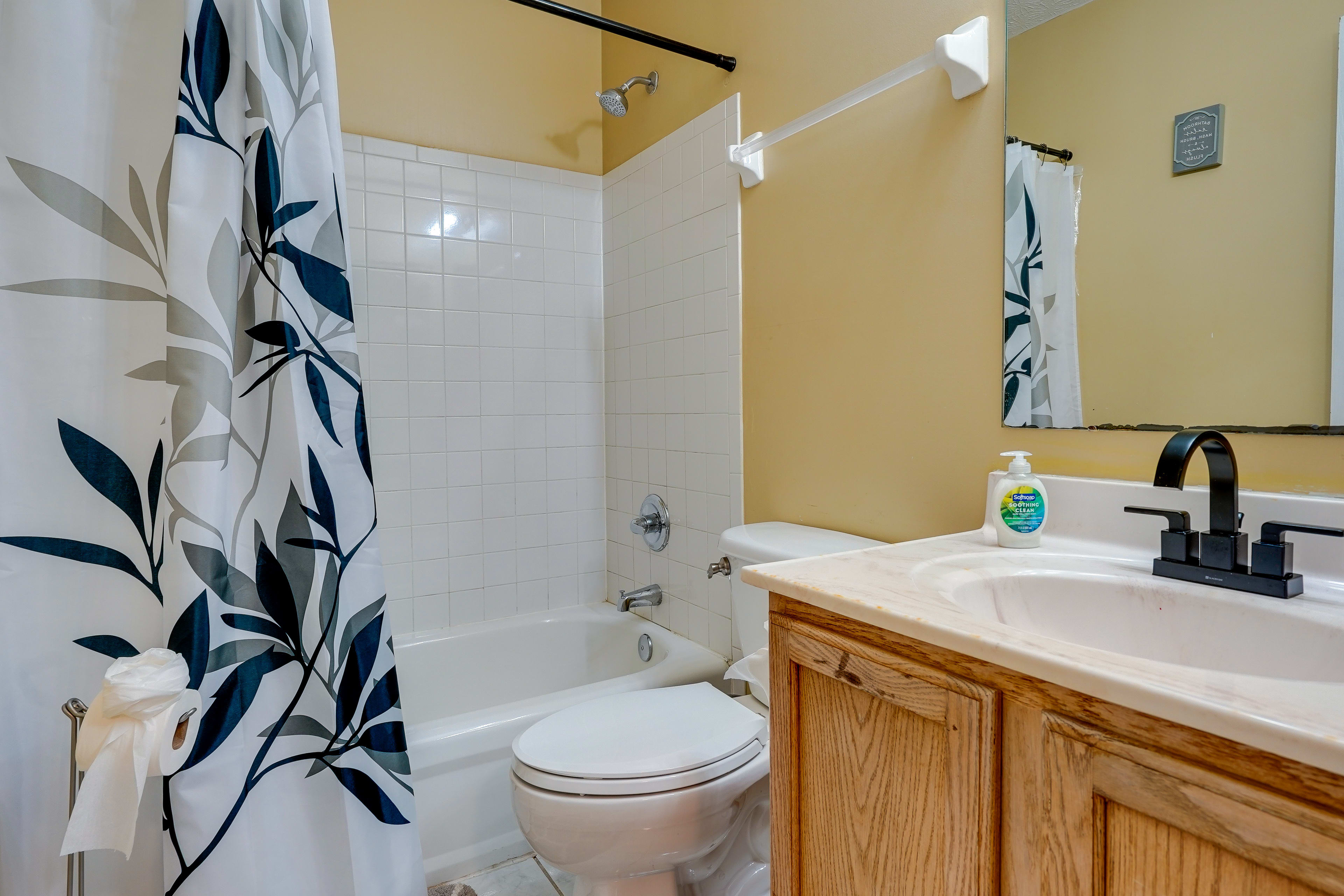 Full Bathroom | 2nd Floor | Shower/Tub Combo | Hair Dryer