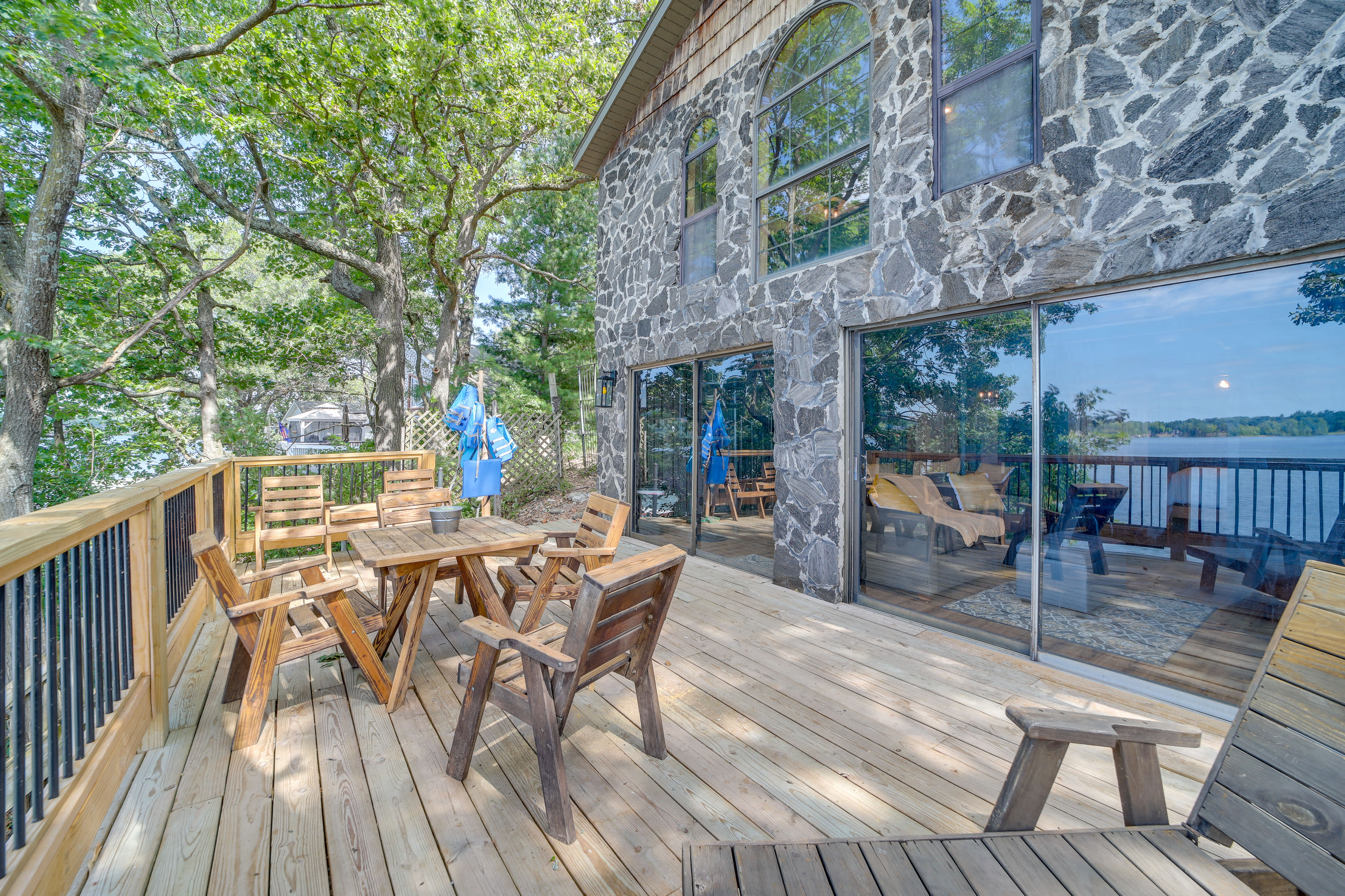 Deck | Outdoor Dining Area