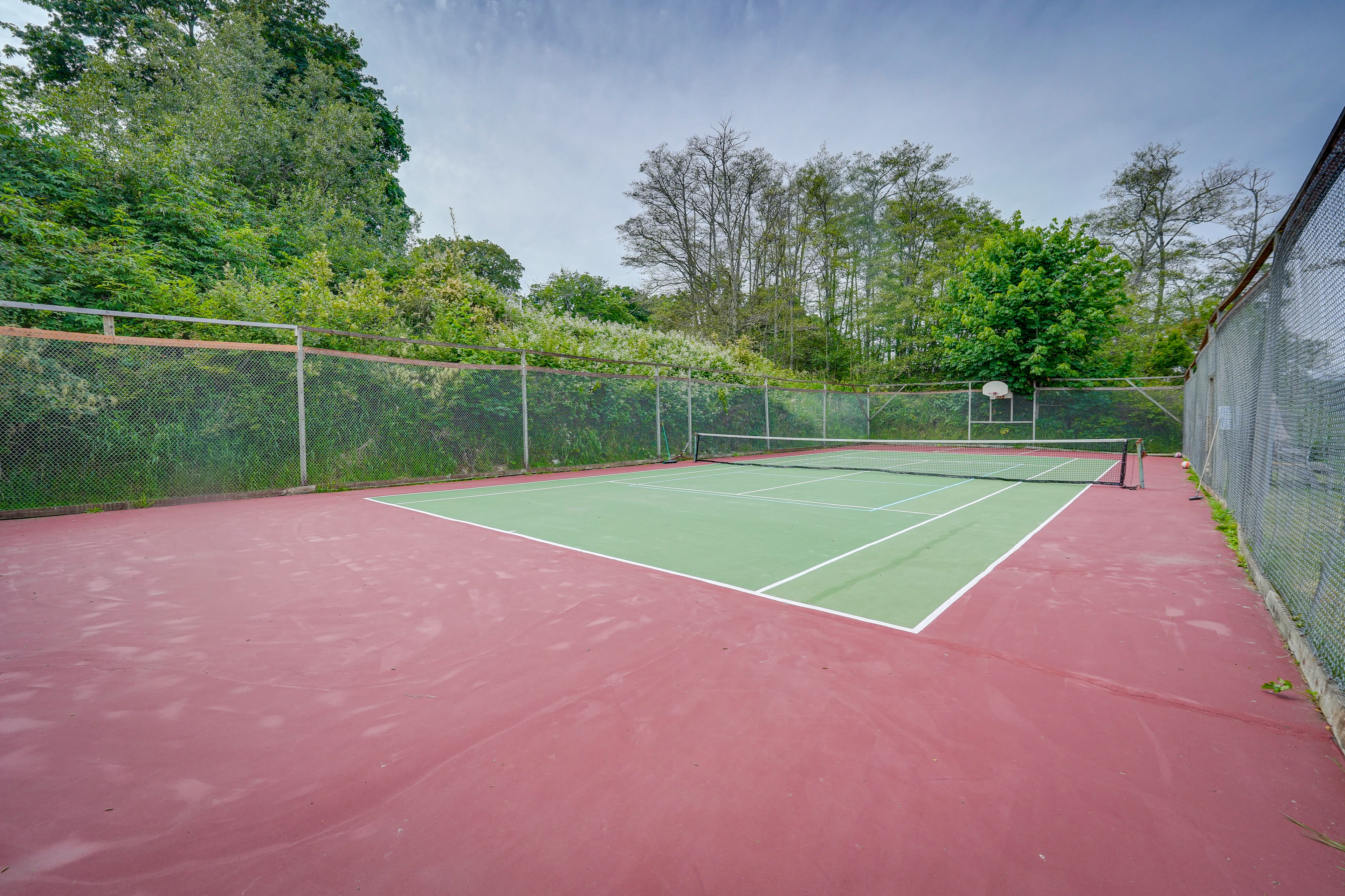 Nearby Tennis Courts