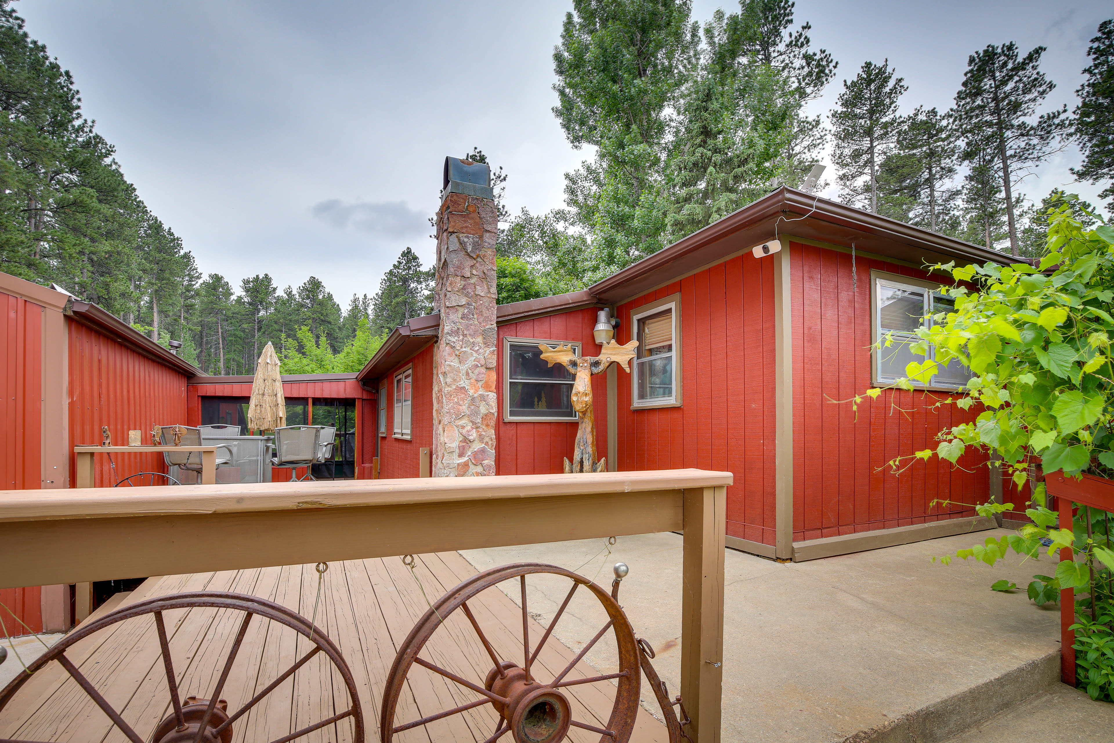 Home Exterior | Front Deck