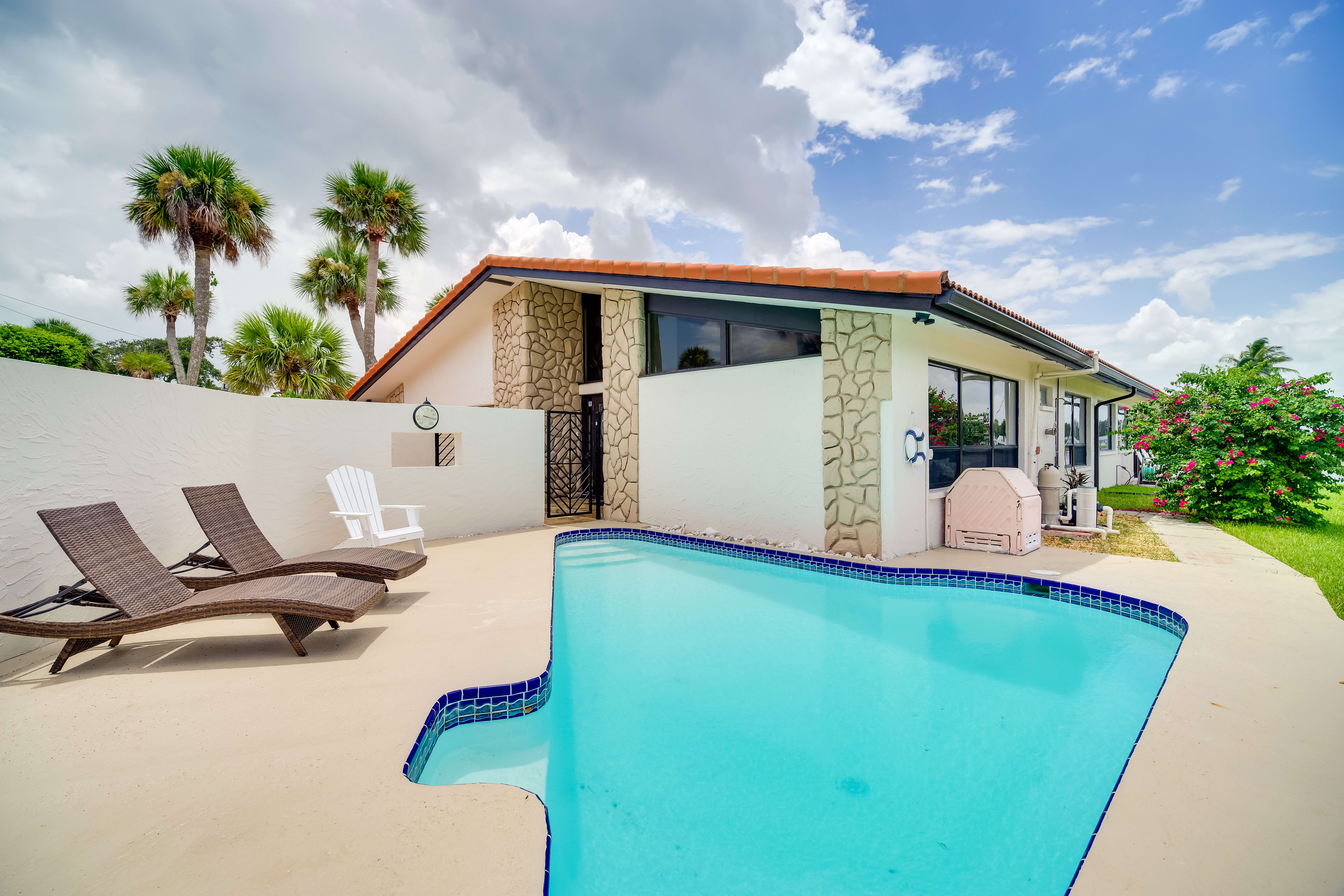 Cocoa Beach Vacation Rental | 3BR | 3BA | 1 Step to Enter