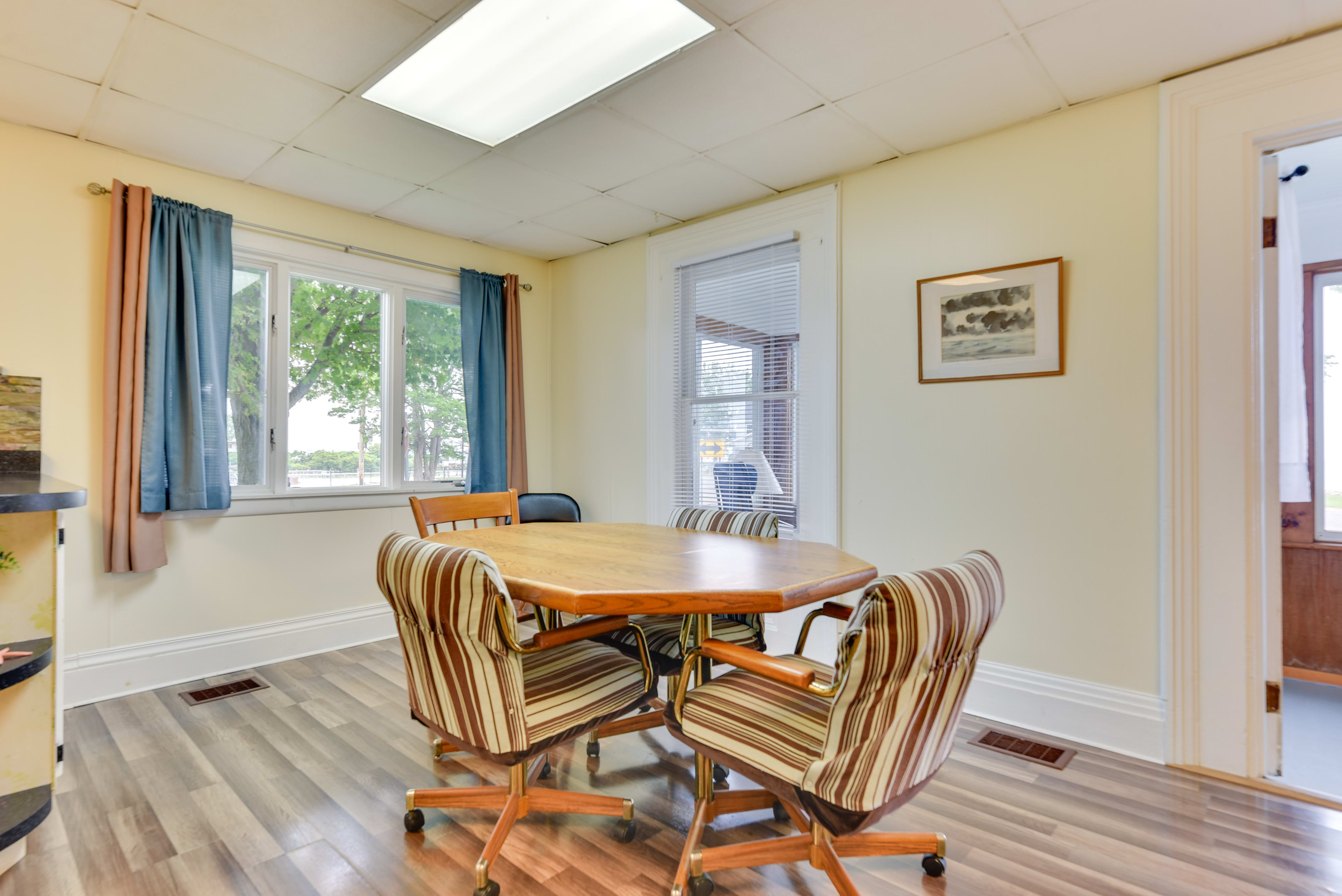 Dining Area | Dishware/Flatware