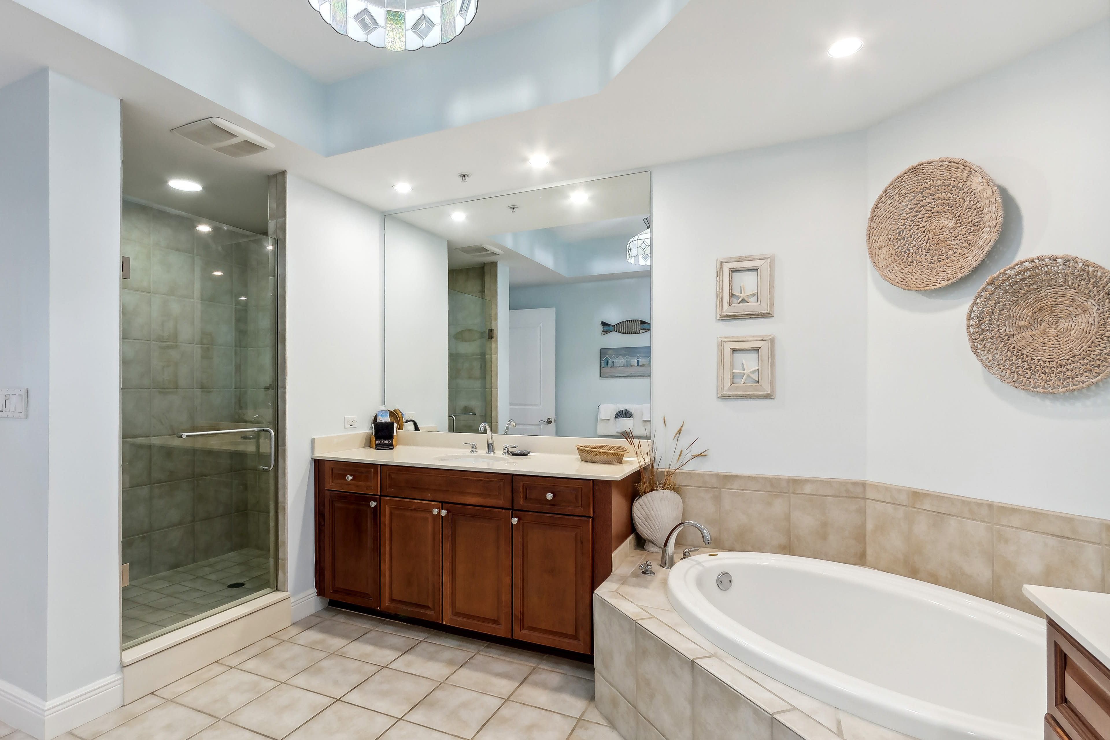 Full Bathroom | Separate Tub & Shower