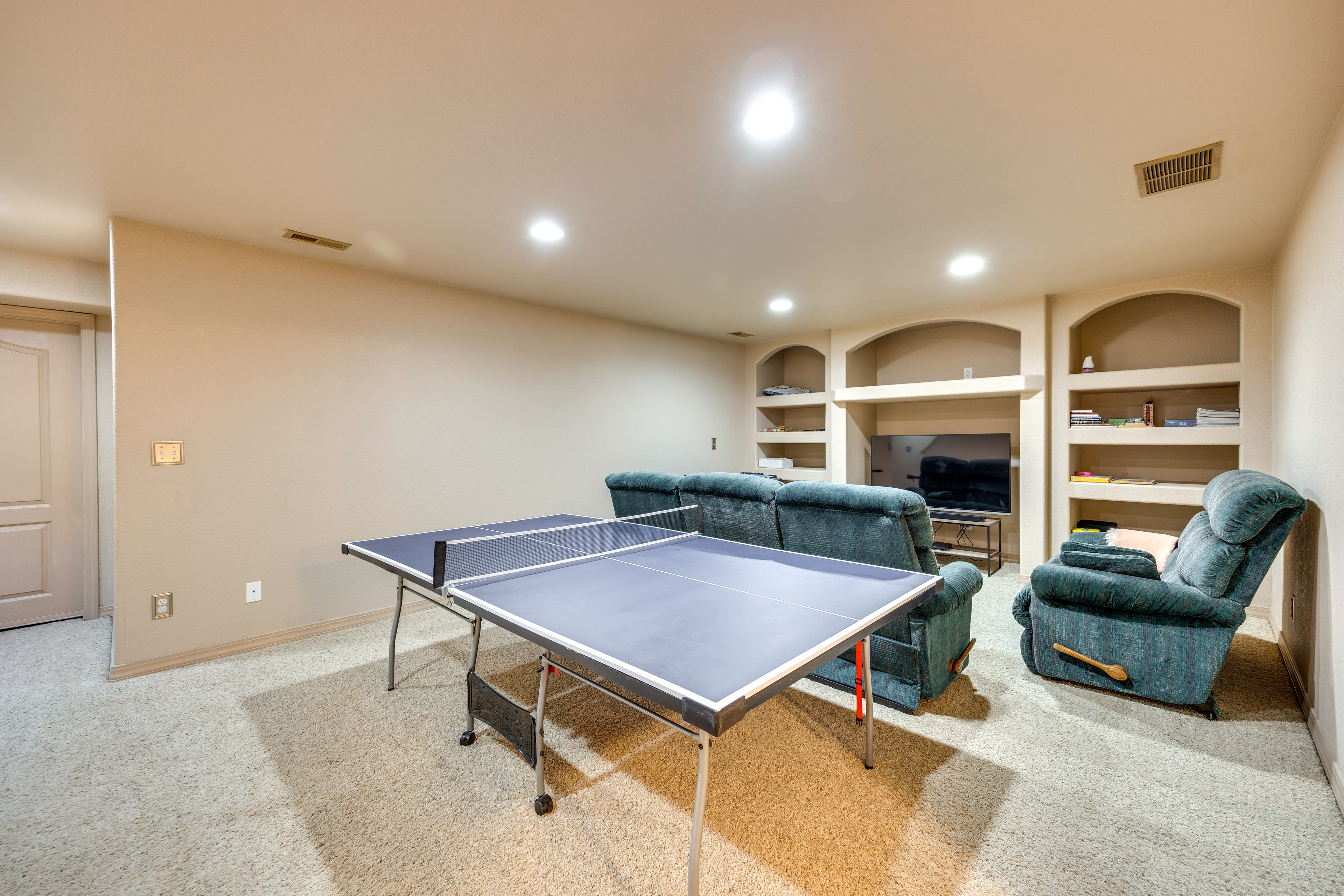Game Room | Foosball Table | Ping Pong Table | DVD Player