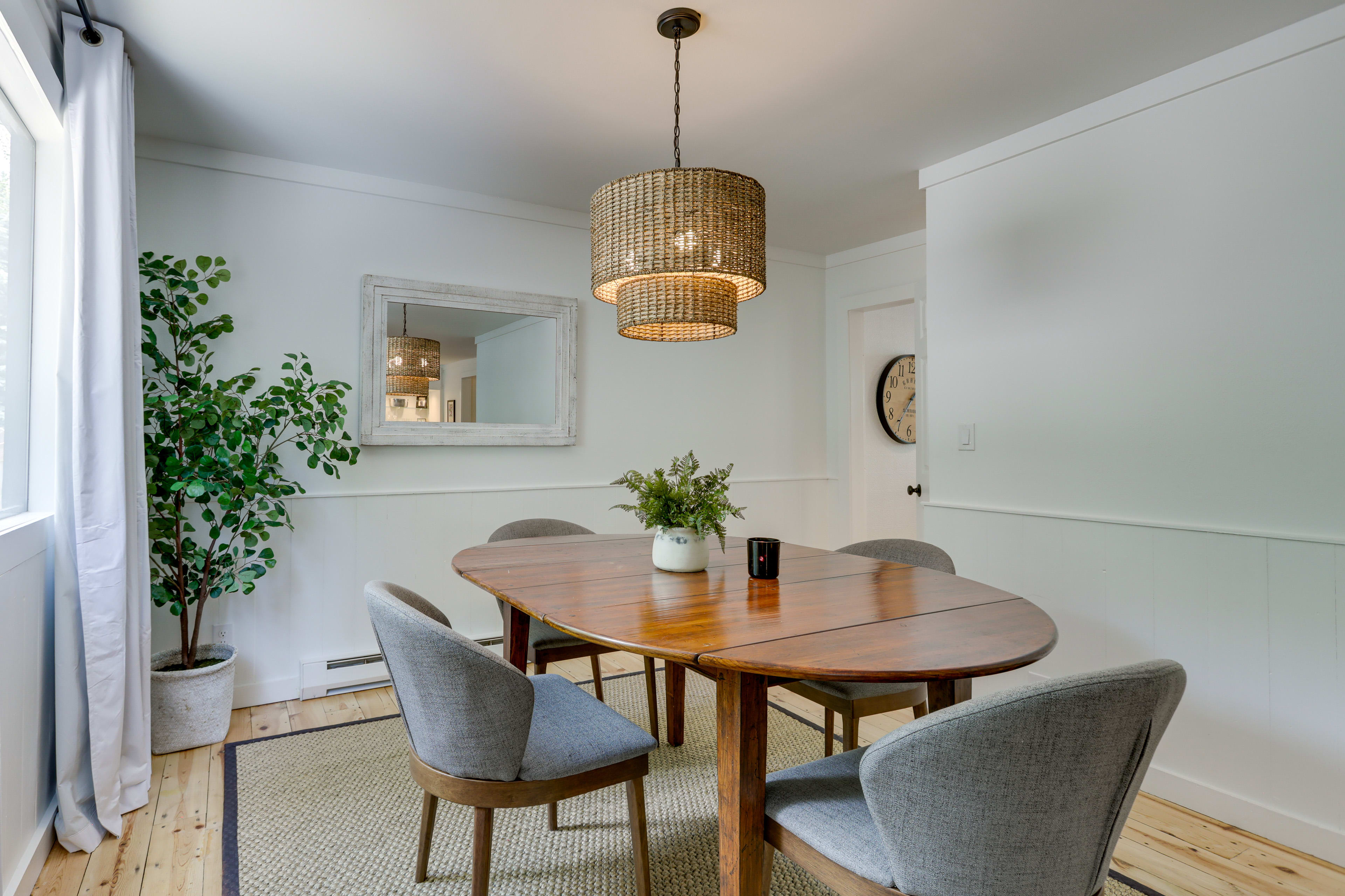 Dining Area | Dishware/Flatware