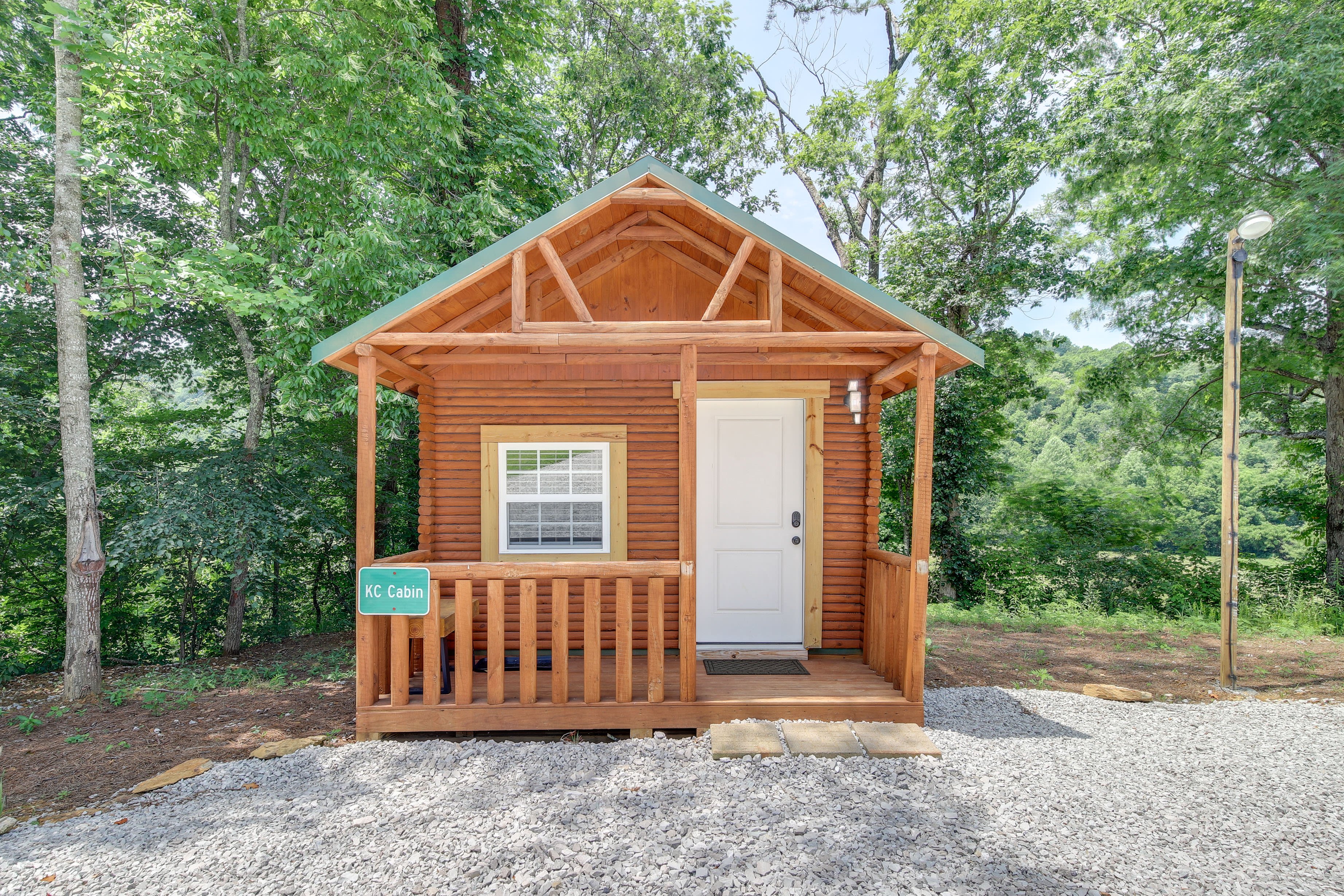 Huntsville Vacation Rental | Studio | 1BA | 350 Sq Ft | 1 Step to Enter