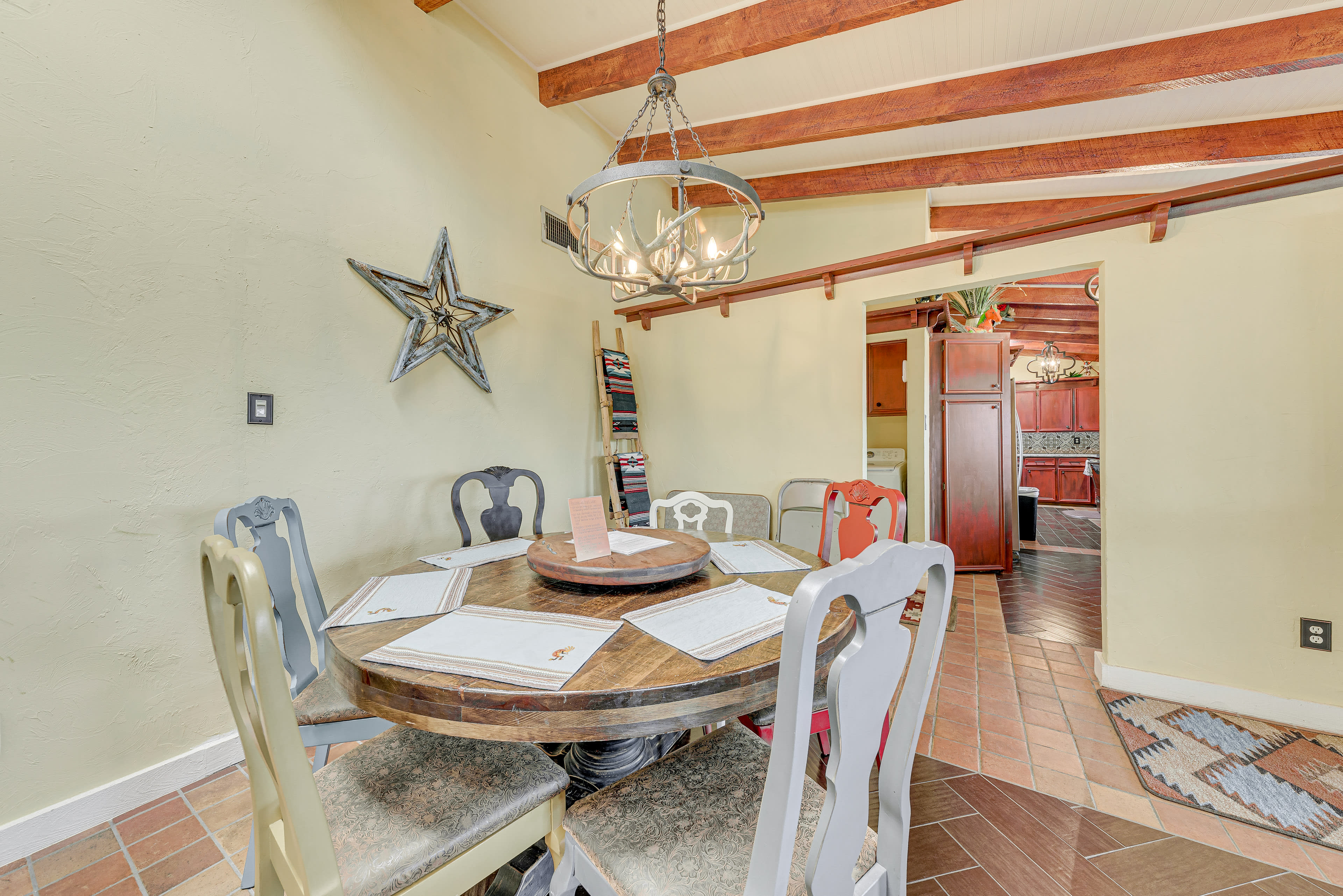 Dining Area | Dishware/Flatware Provided