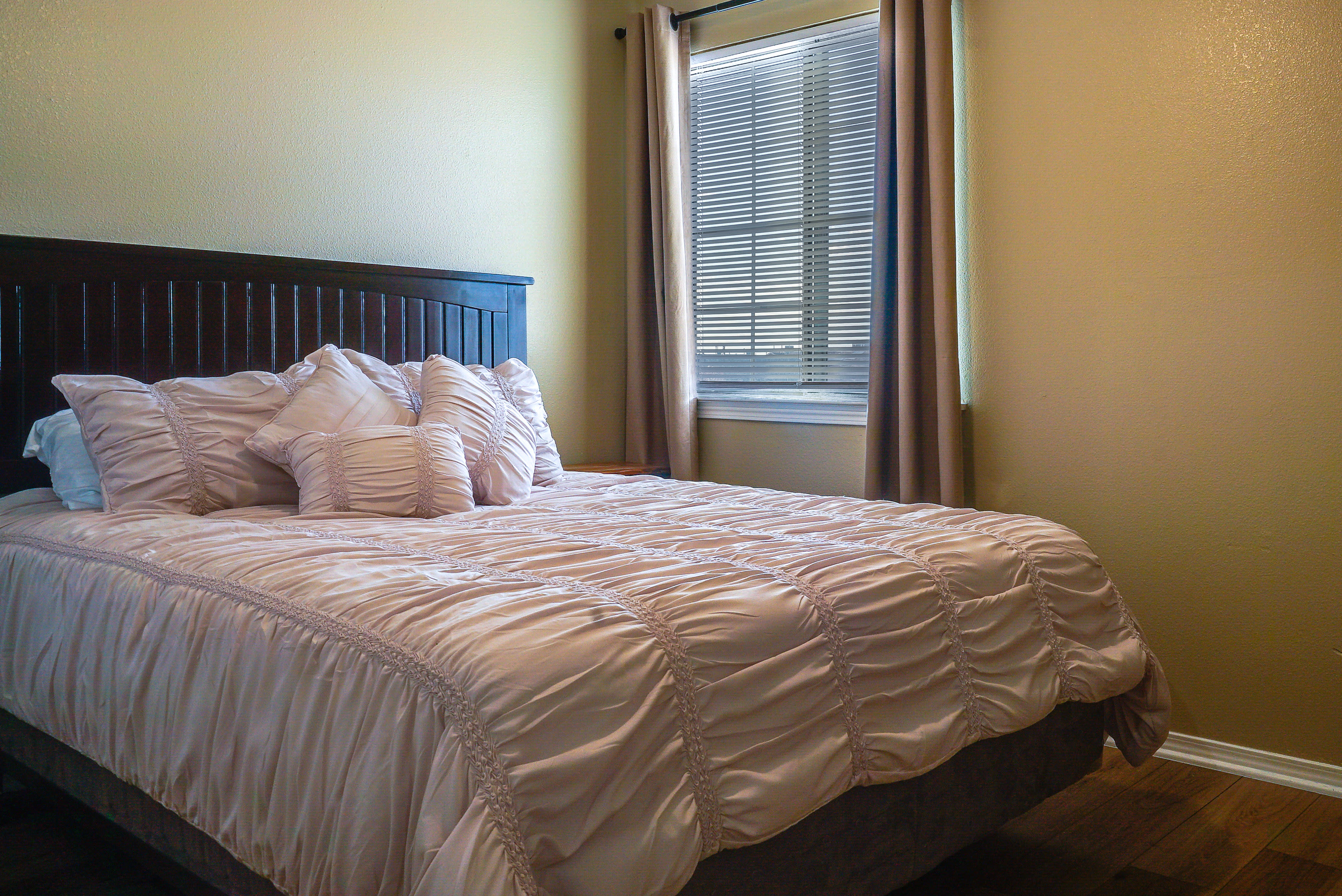 Bedroom 2 | Queen Bed