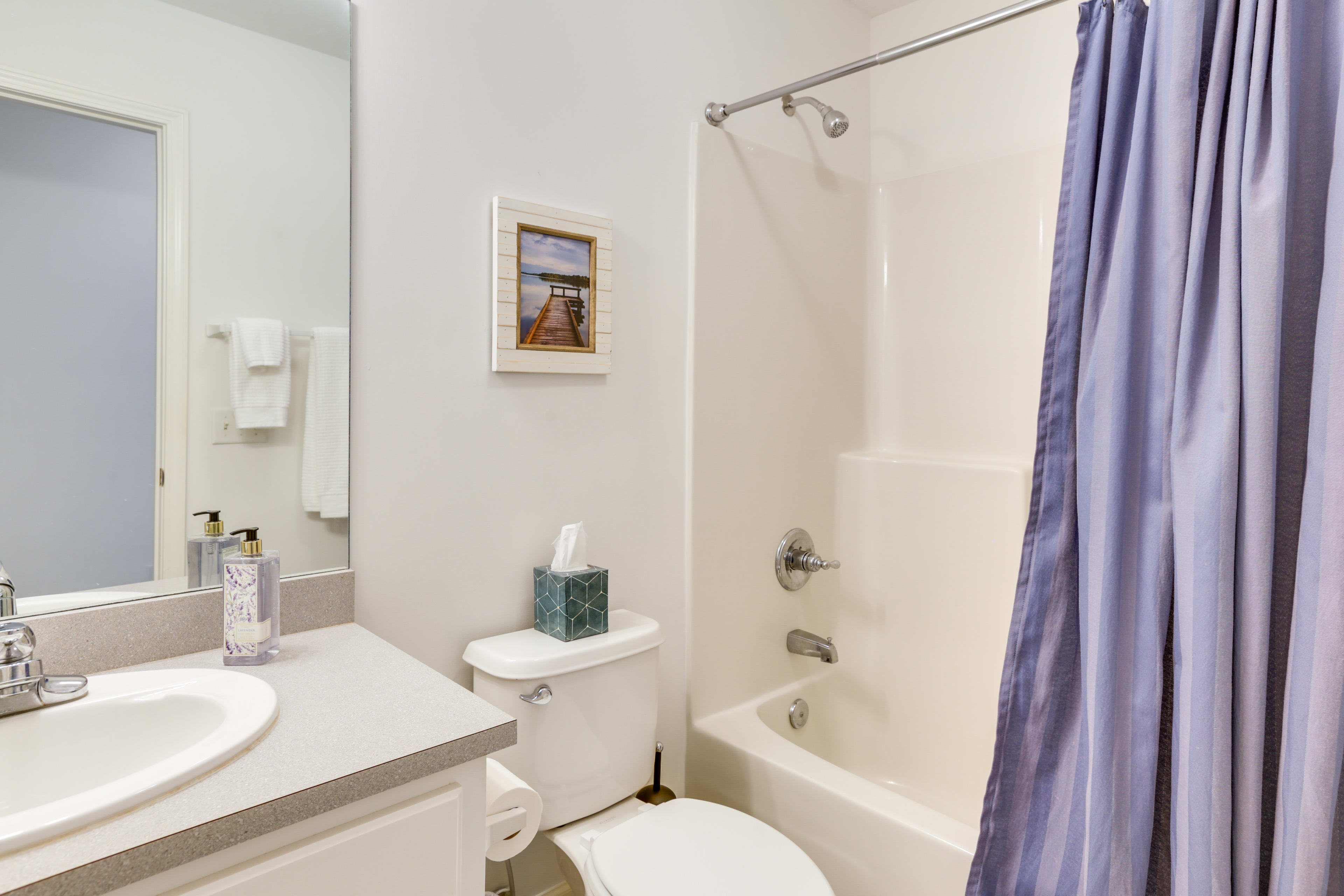 Full Bathroom | Complimentary Toiletries