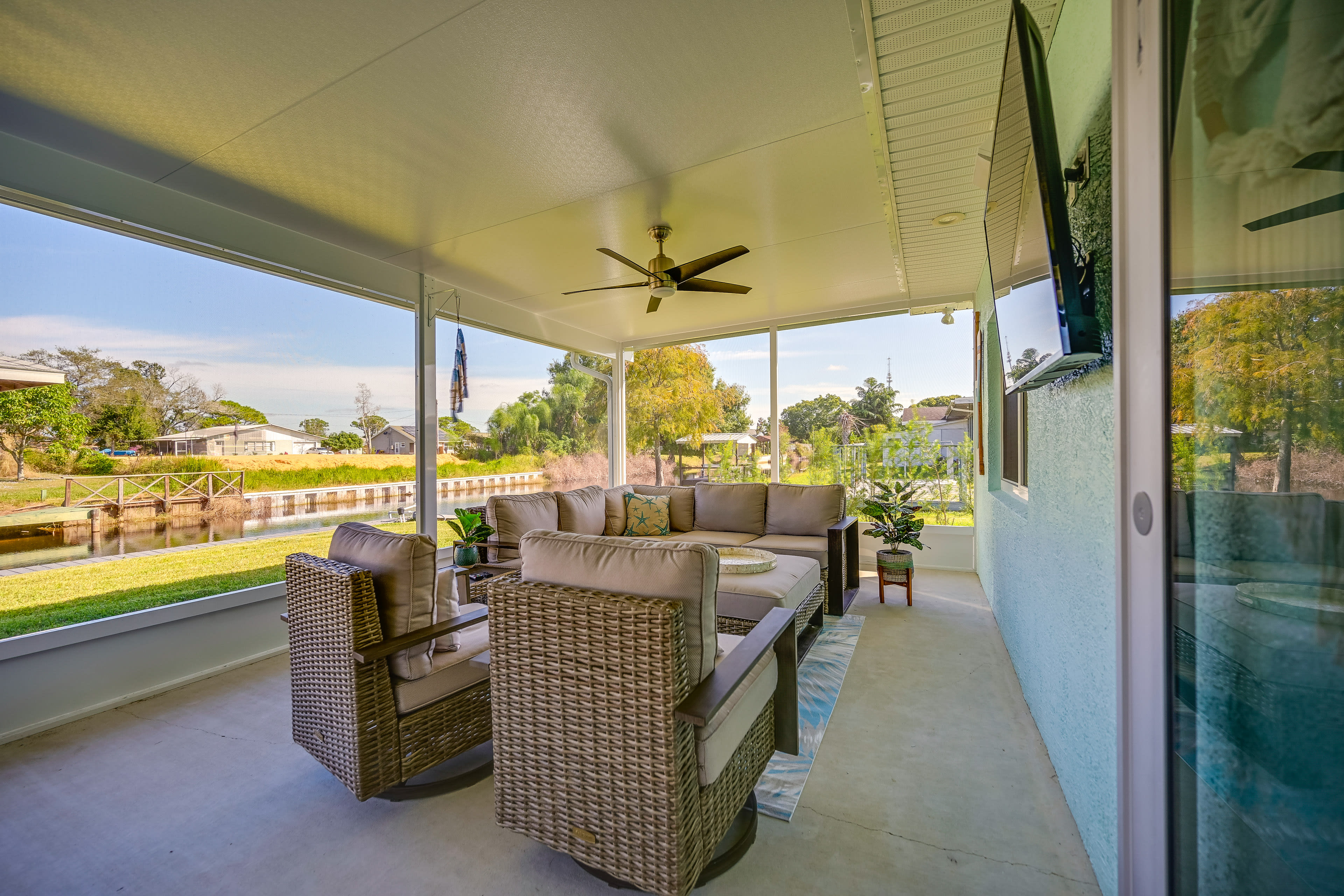 Screened-In Porch | Outdoor Dining