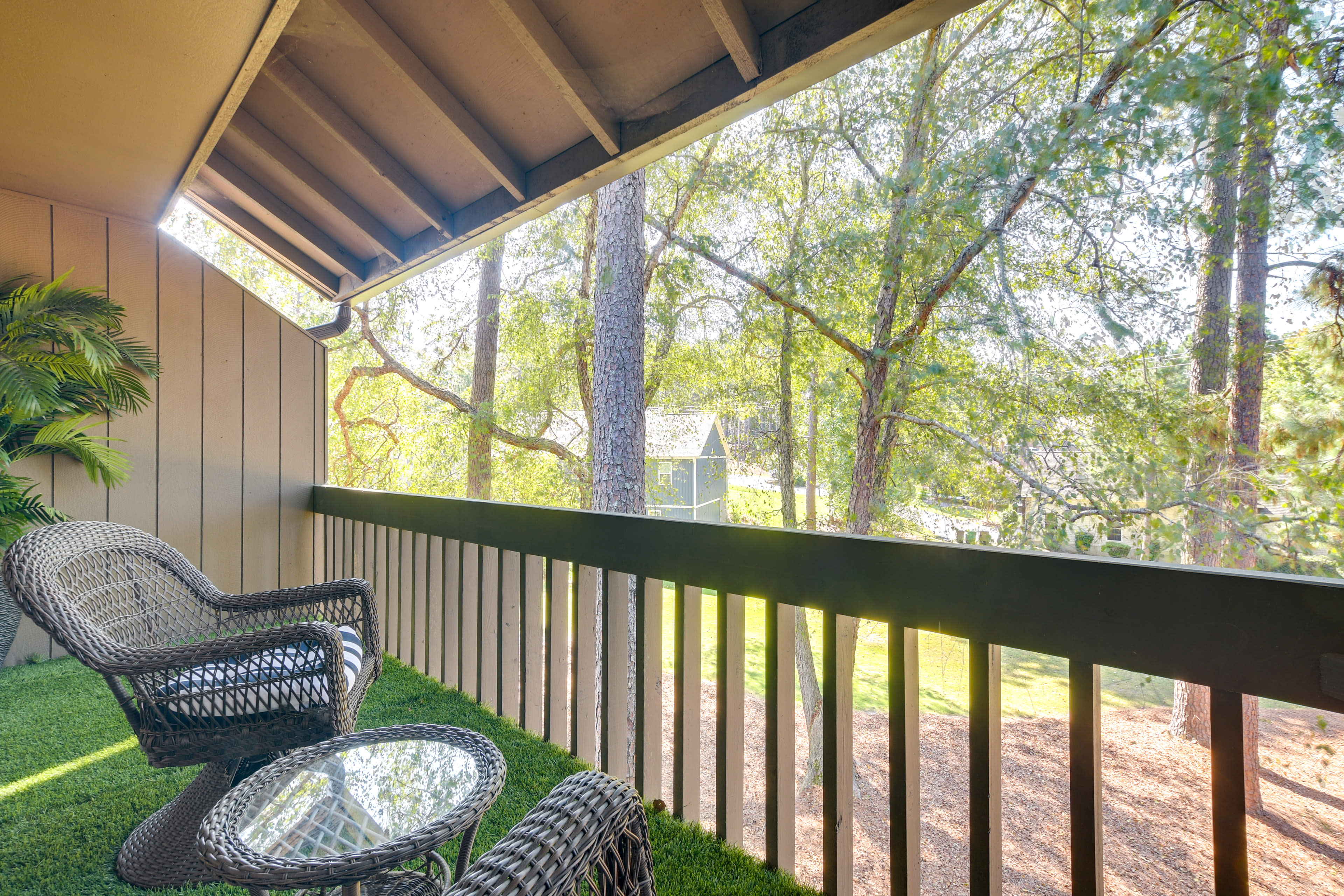 Private Balcony w/ Seating