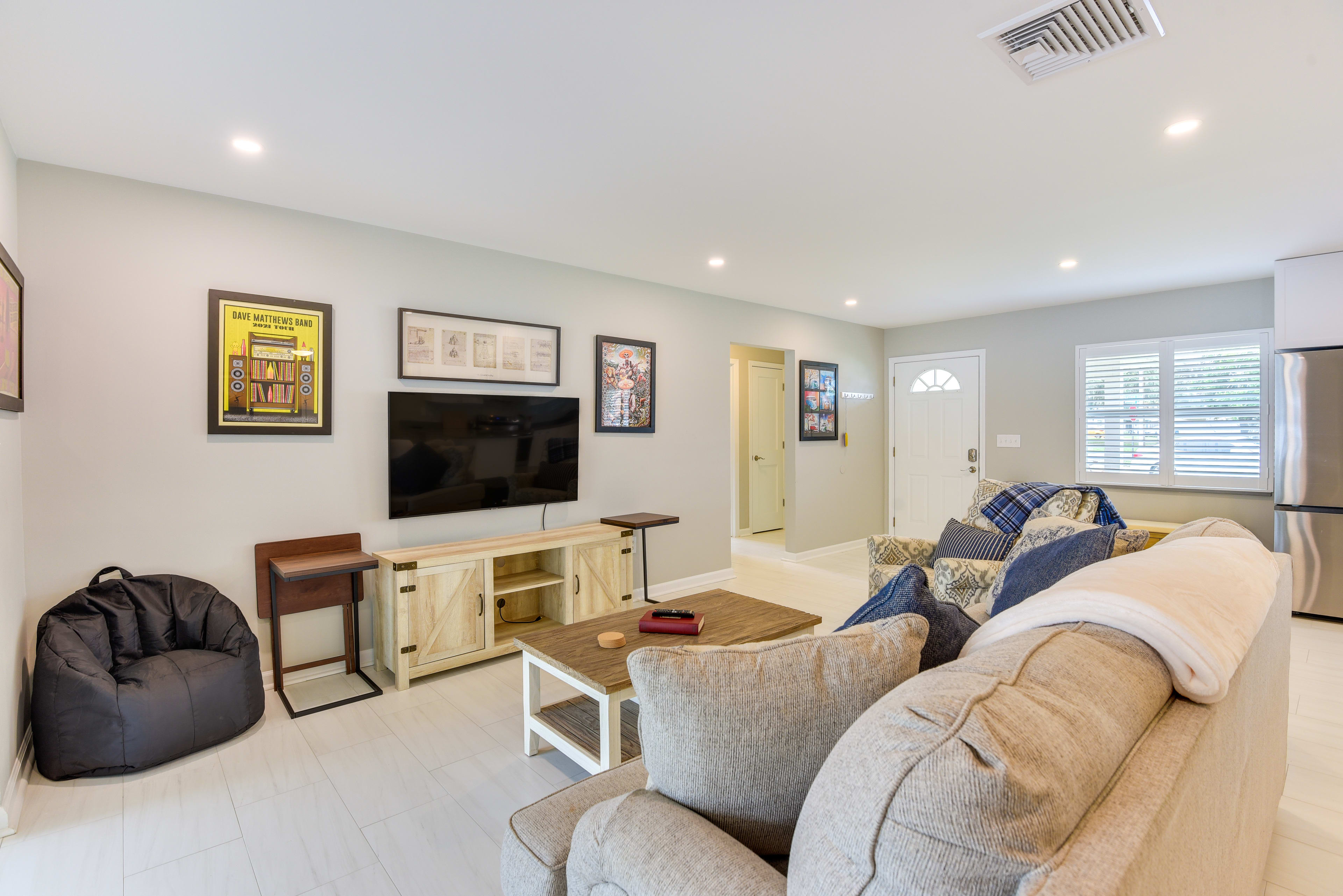 Living Room | Flat-Screen TV | Central A/C | Ceiling Fans