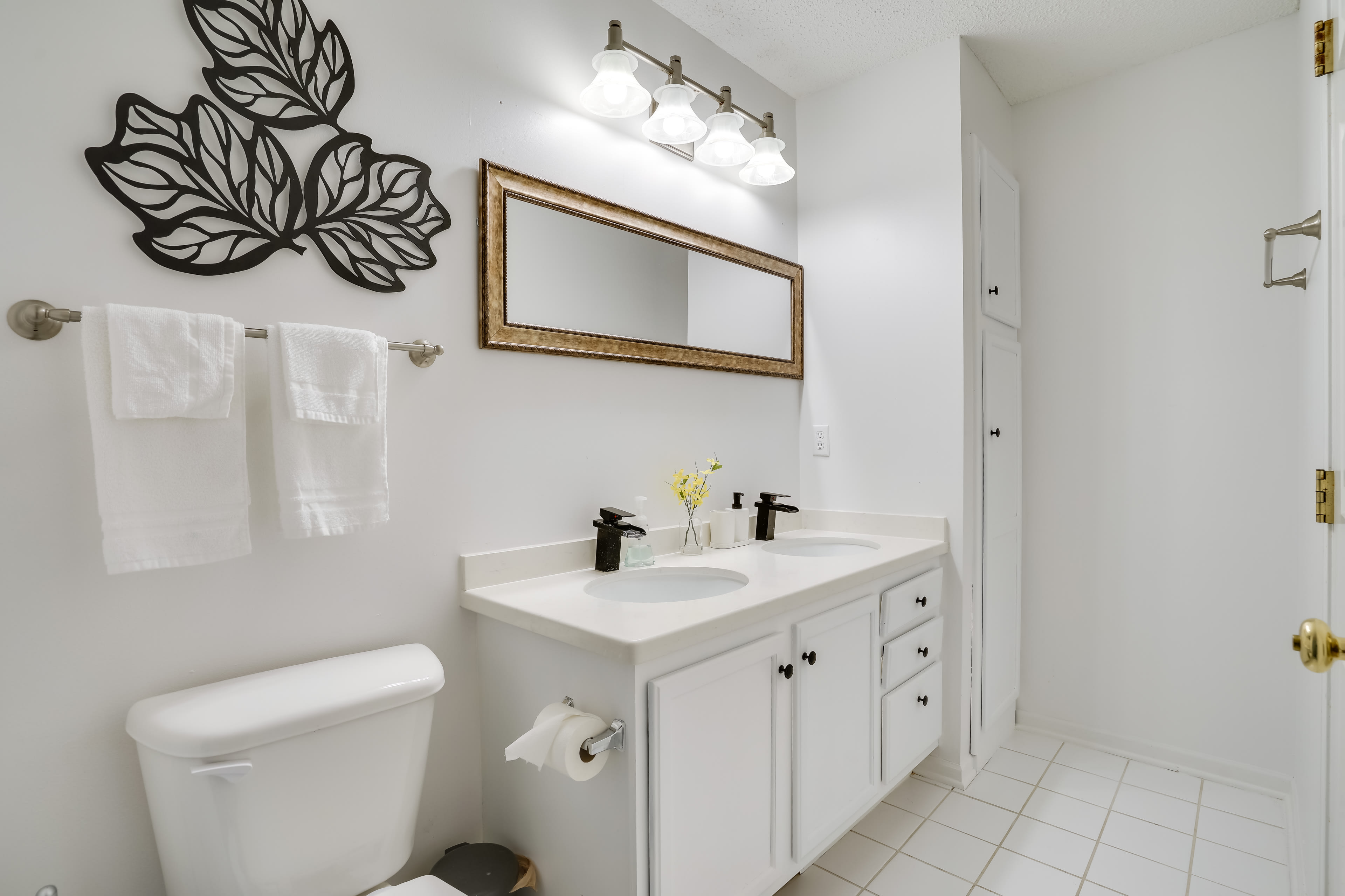 Full Bathroom | Bathtub/Shower | Complimentary Toiletries