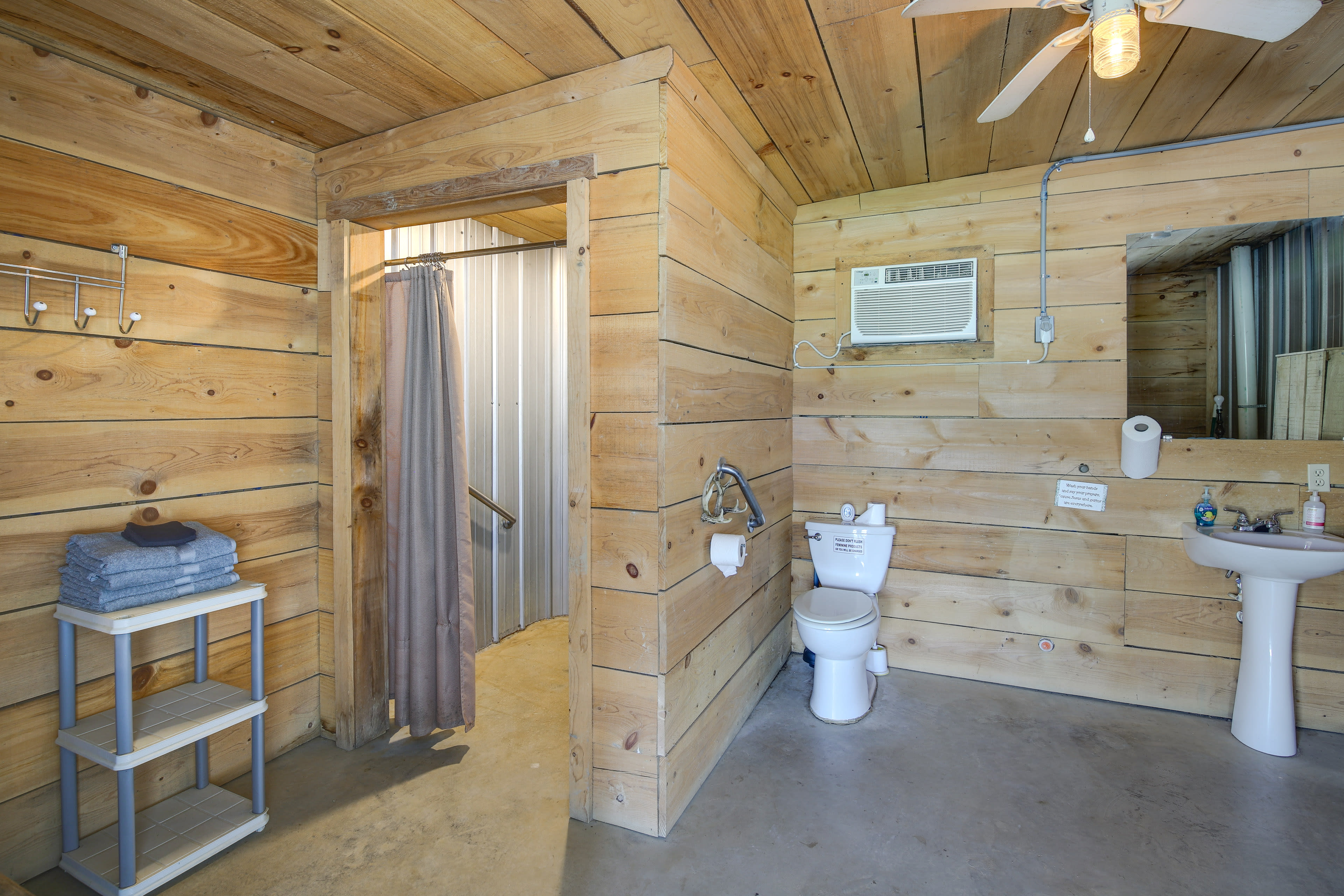 Full Bathroom | Exterior Entry | Towels Provided