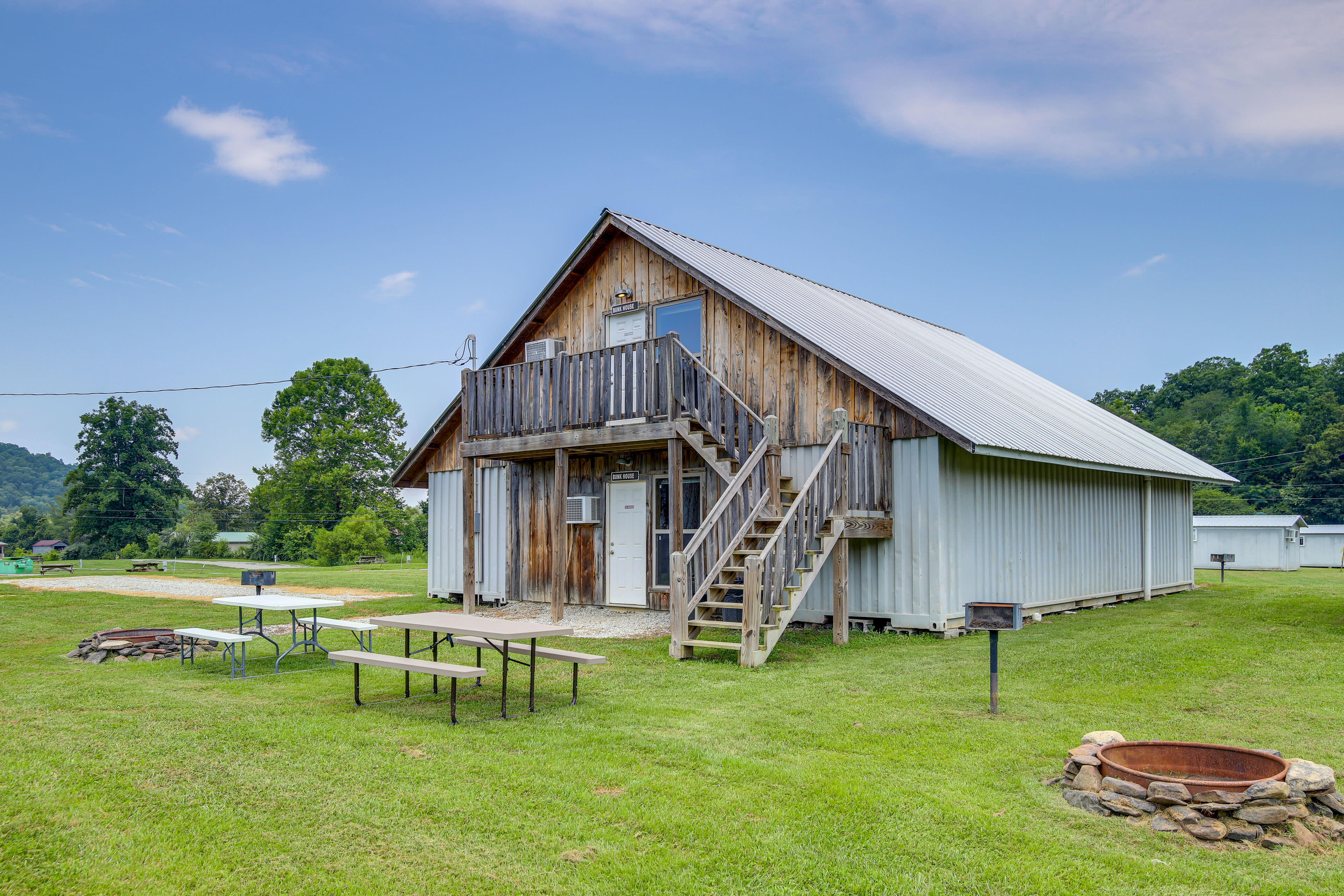 Property Exterior | Charcoal Grill | Fire Pit