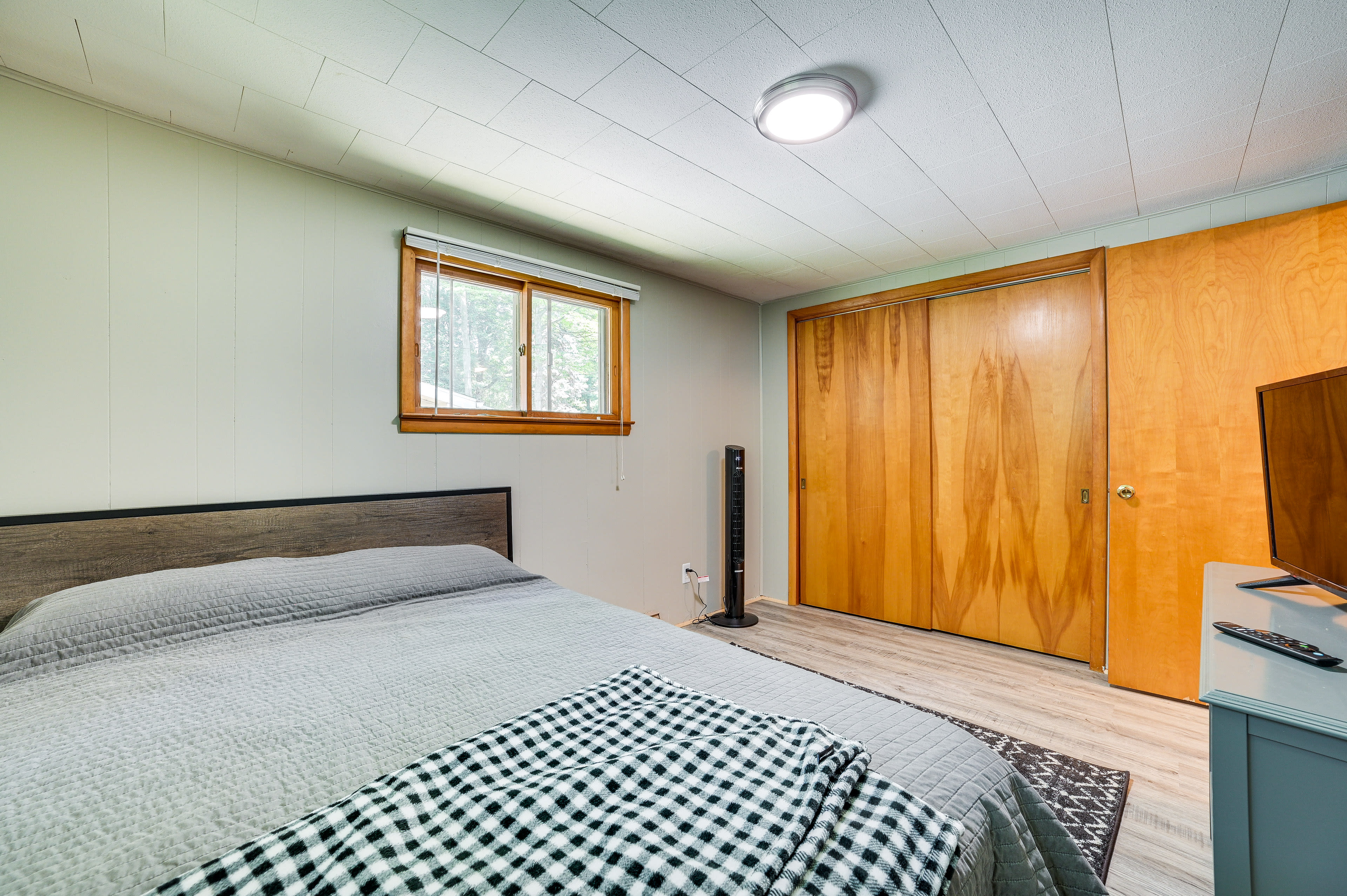 Bedroom 1 | Queen Bed | Linens & Towels | Smart TV