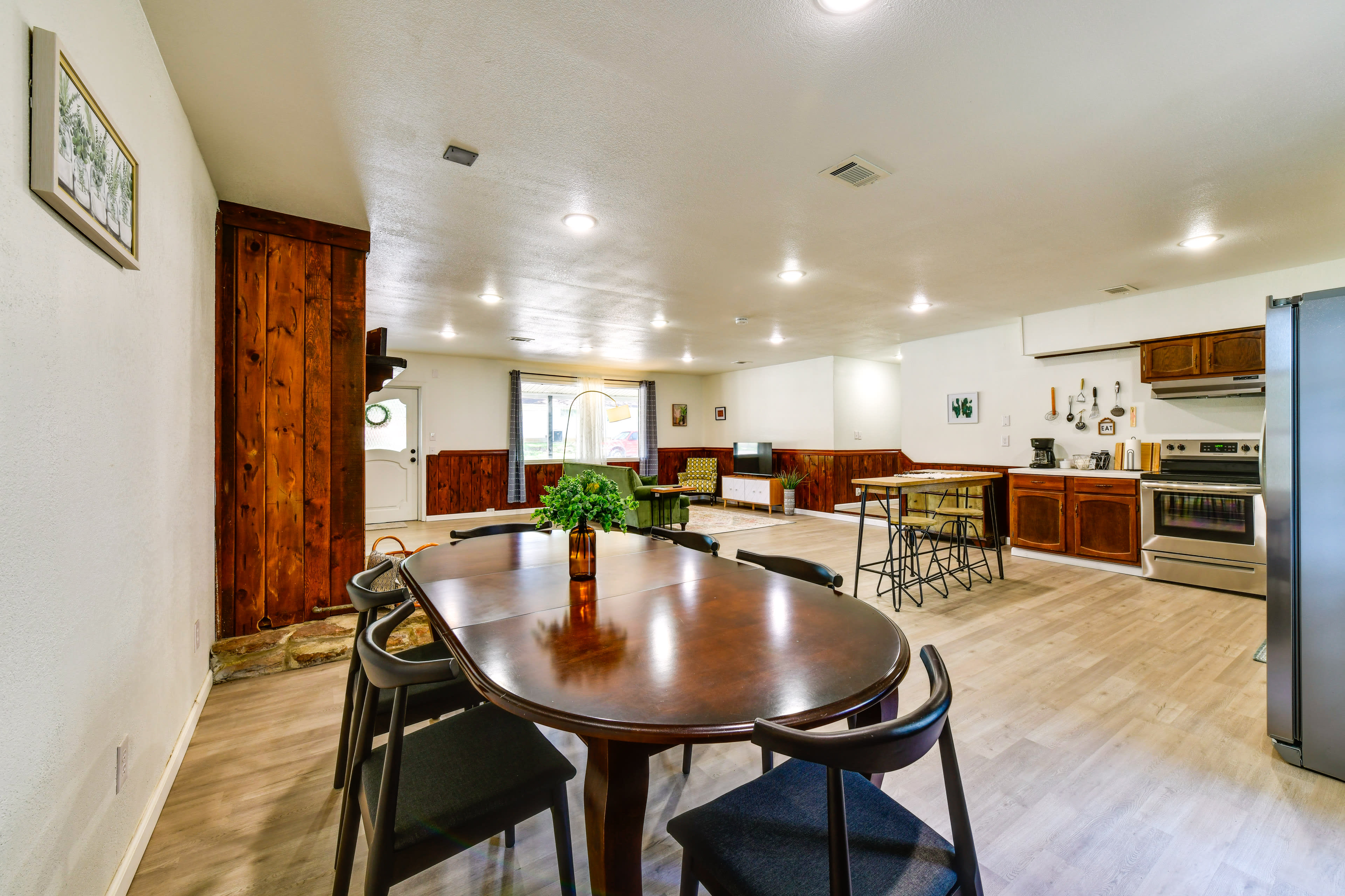 Dining Area | Fireplace