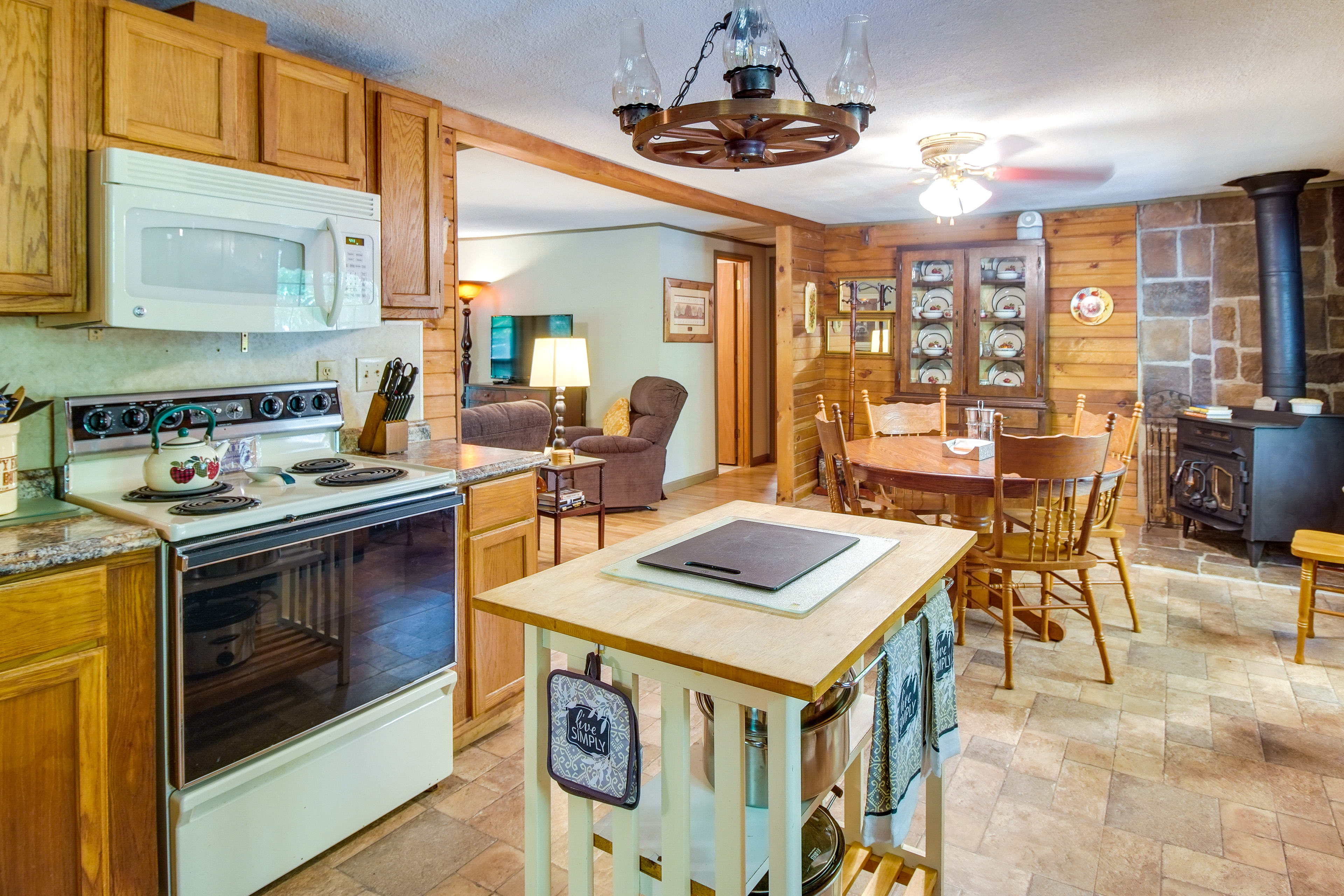 Kitchen | Dining Area