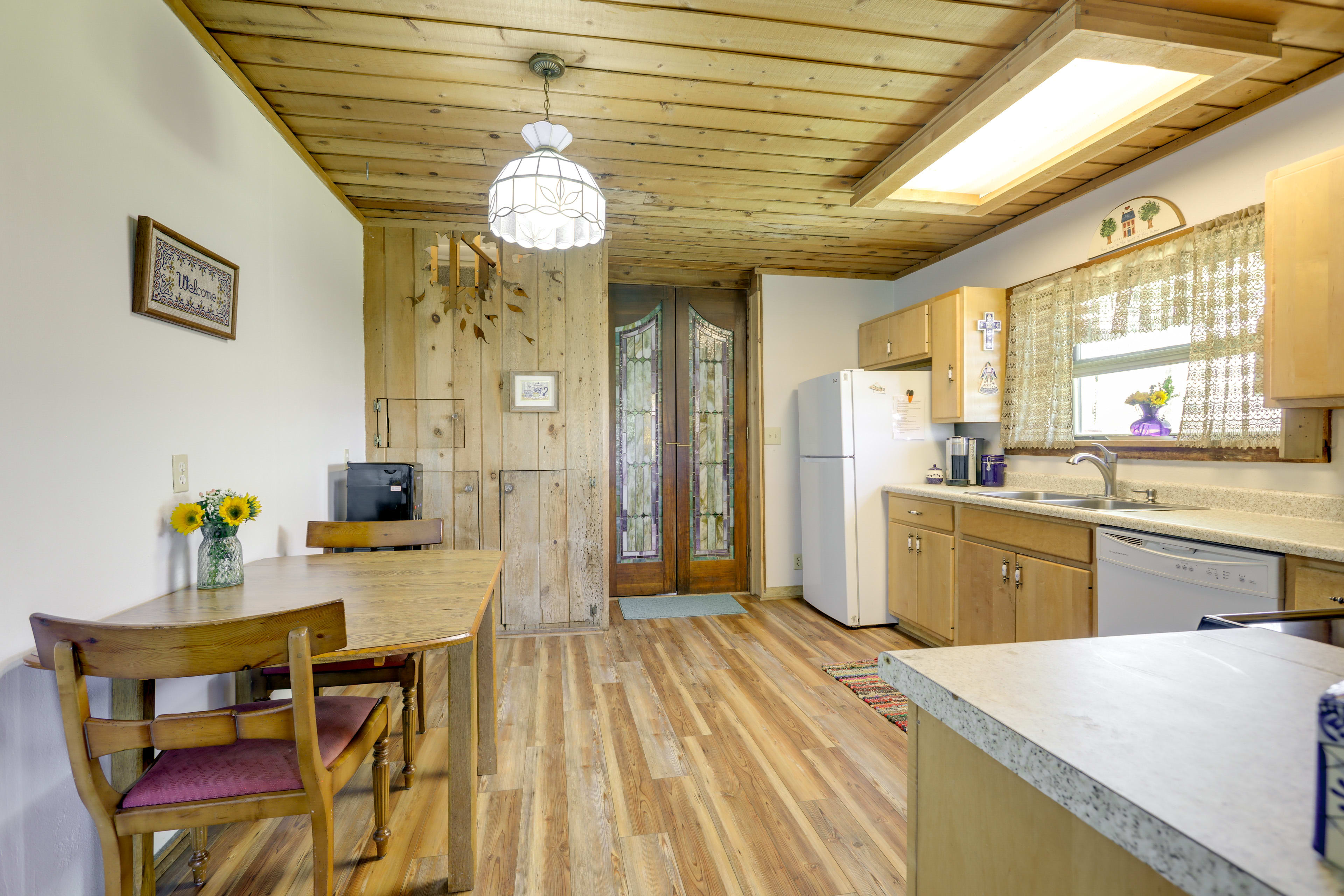 Dining Area | Kitchen | Cooking Basics Supplied