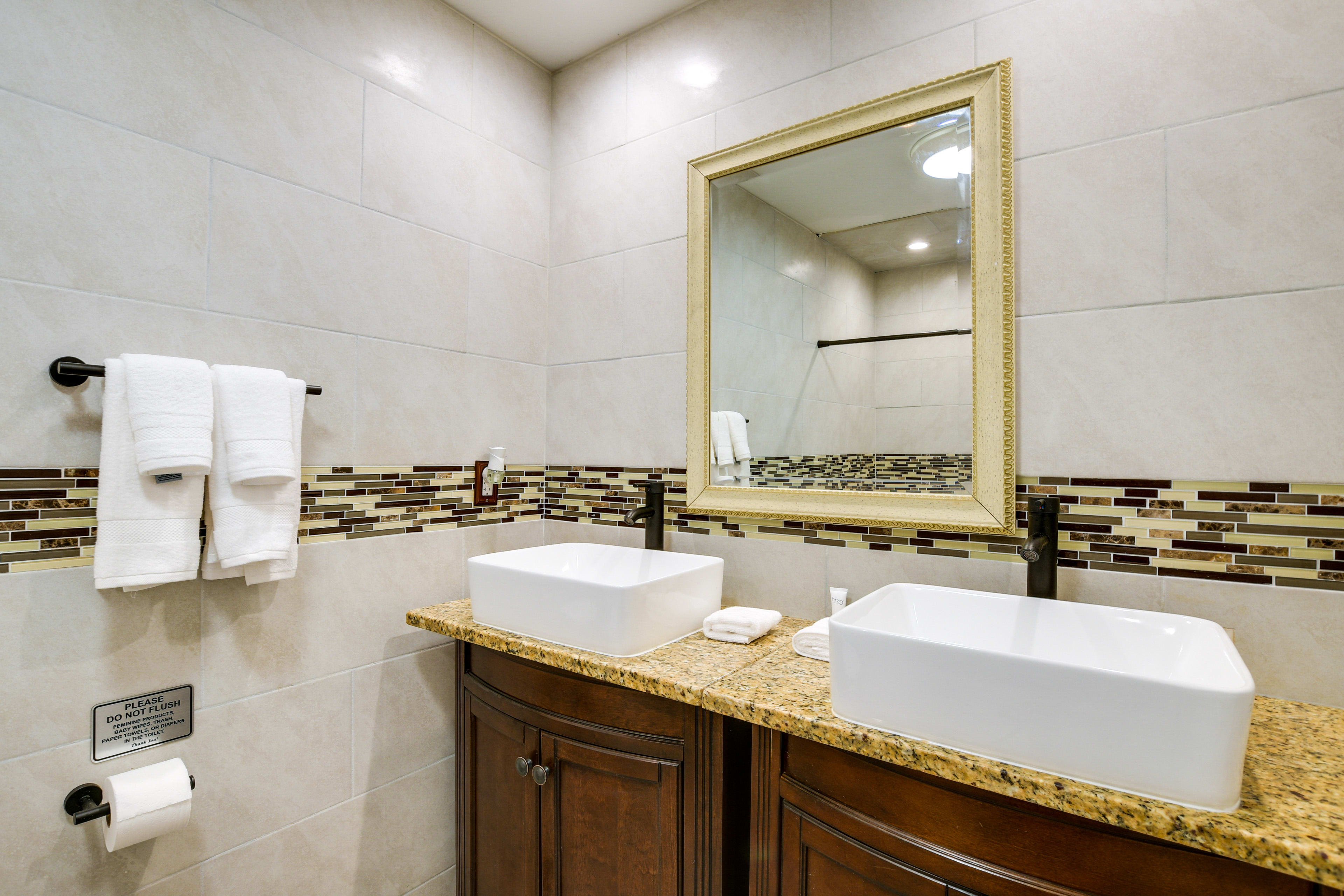 En-Suite Bathroom | Towels Provided | Complimentary Toiletries