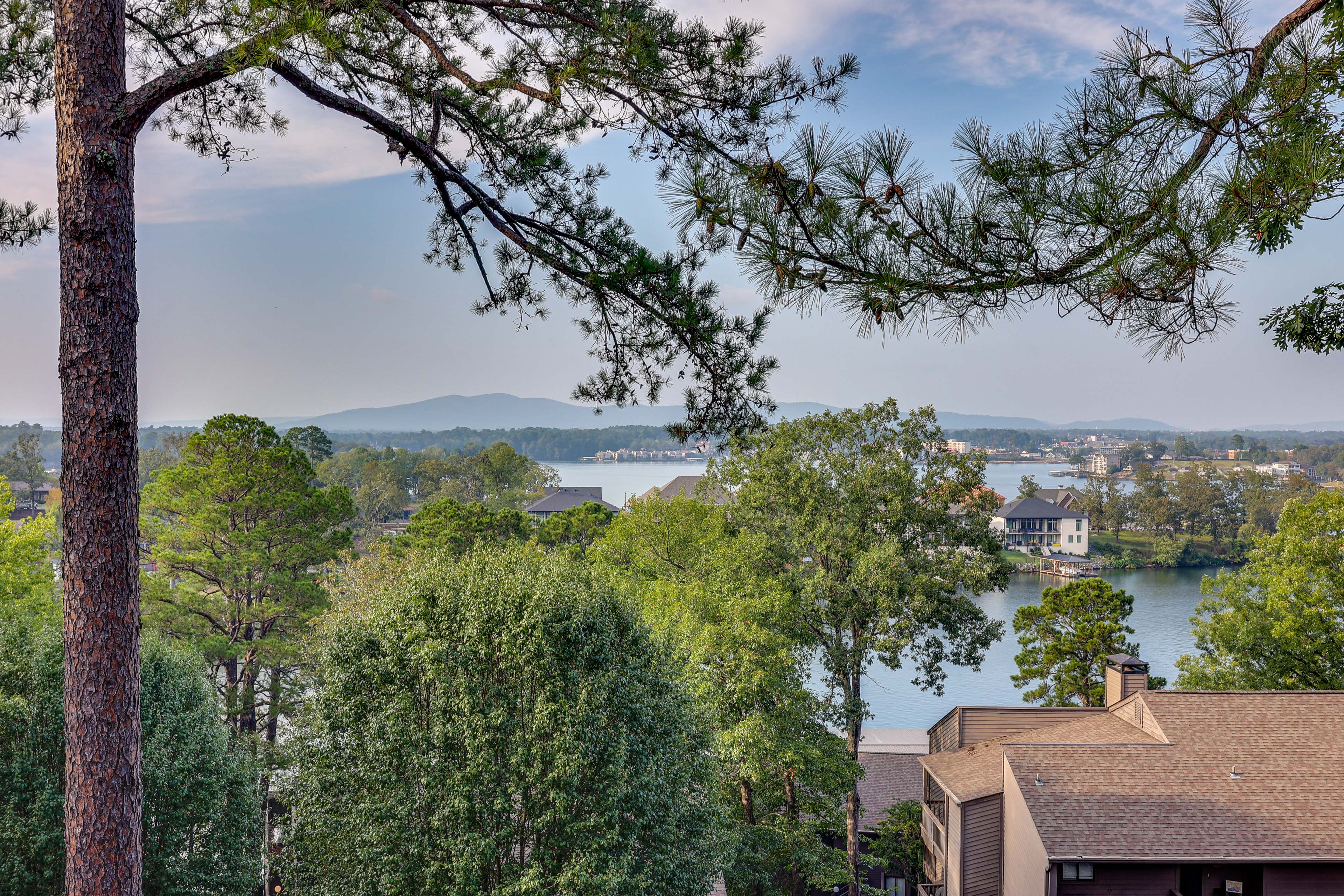 Lake Hamilton & Mountain Views On-Site