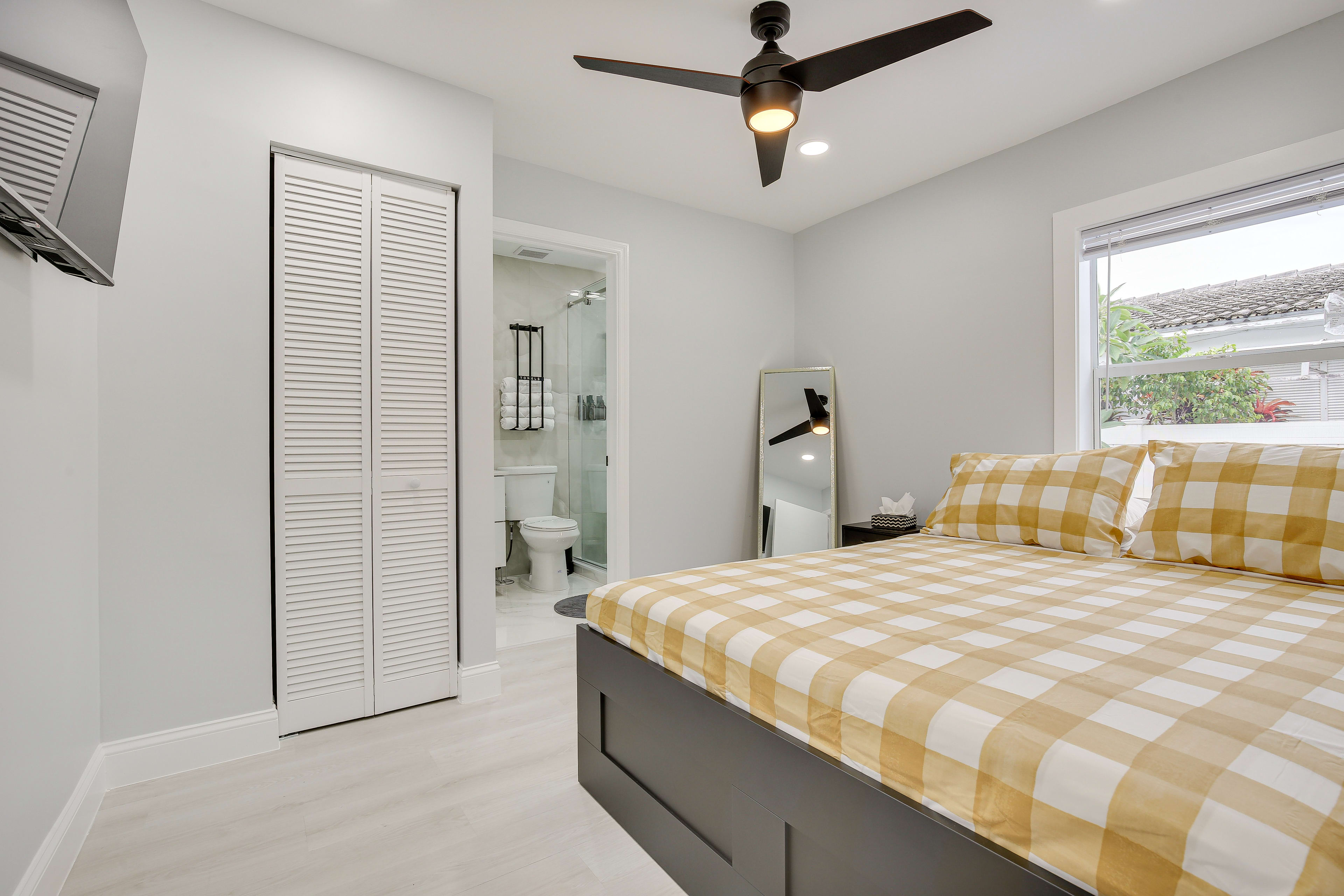 Bedroom 1 | Queen Bed | Smart TV | Linens Provided