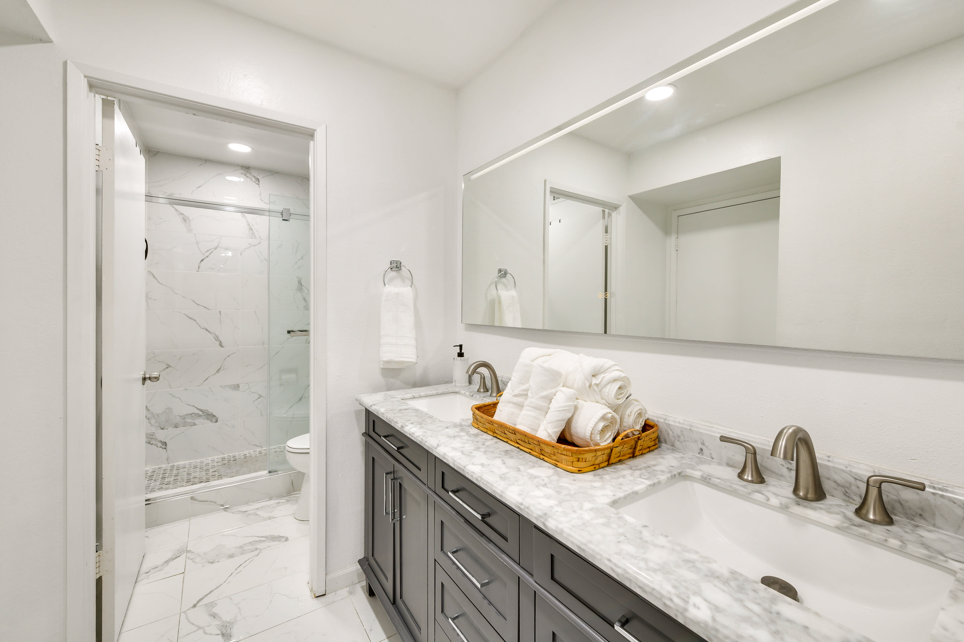 En-Suite Bathroom | Towels Provided