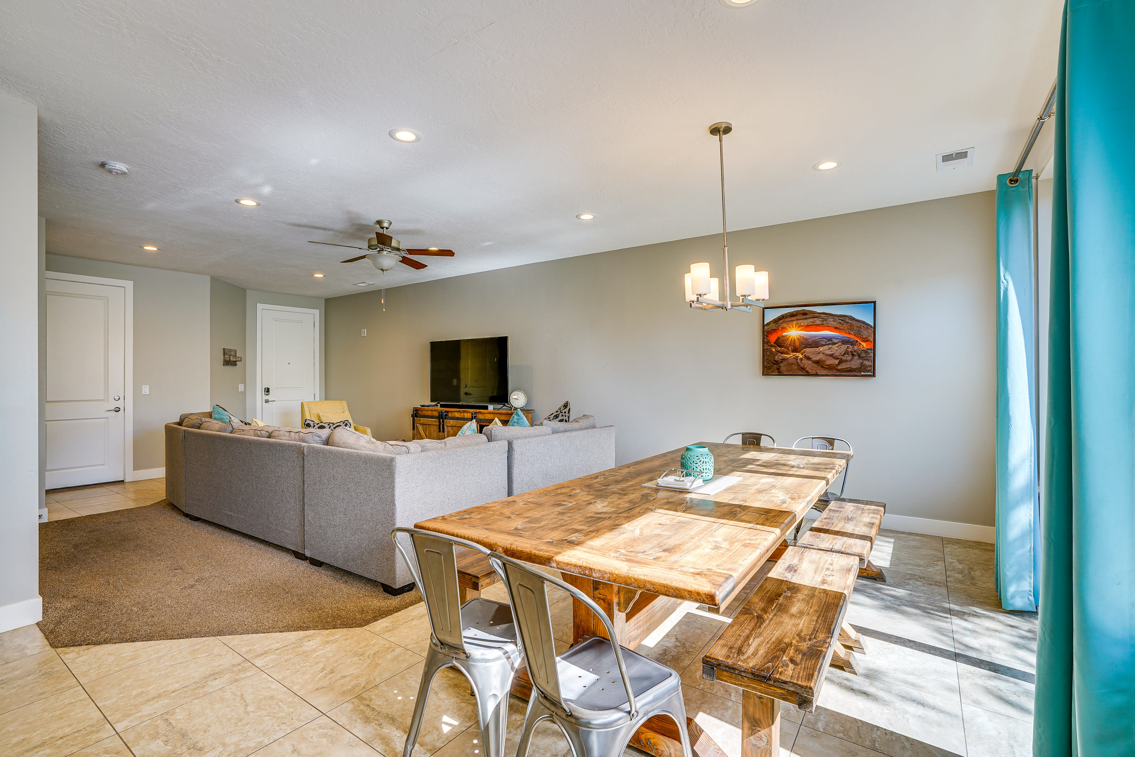 Dining Area | Trash Bags & Paper Towels Provided