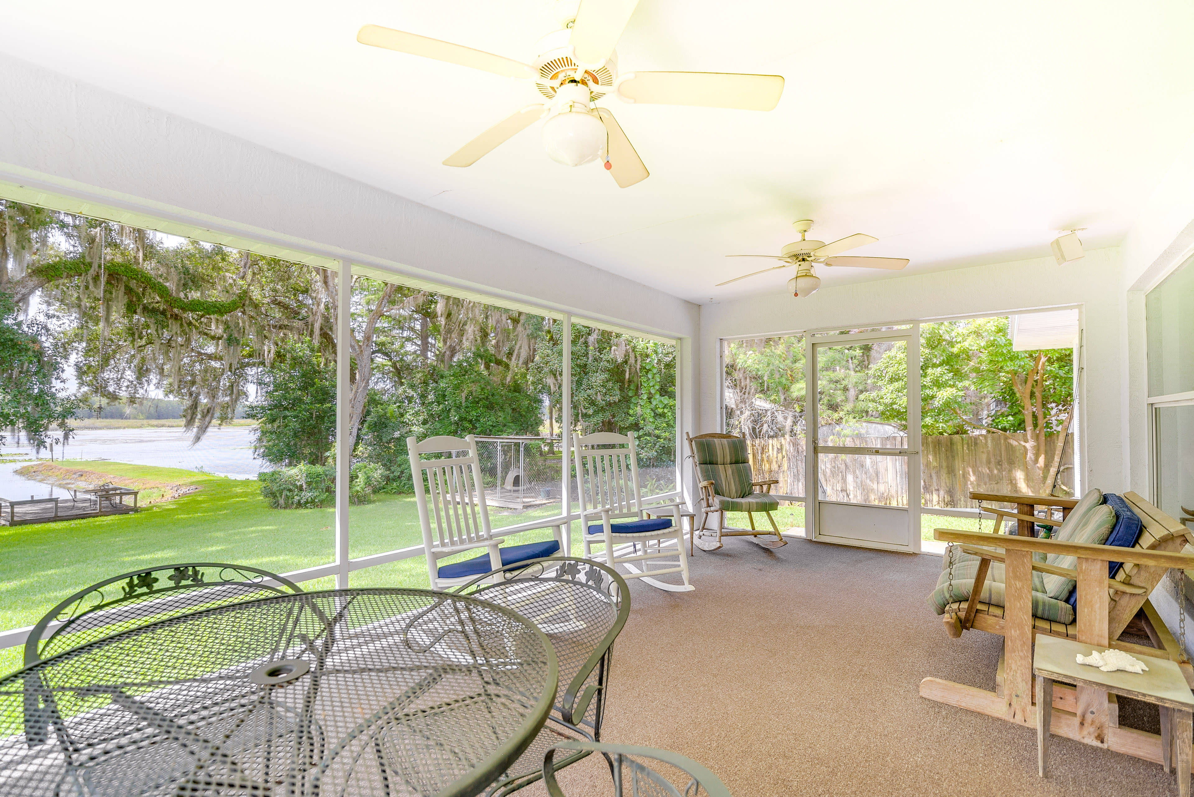 Screened-In Porch | Outdoor Dining Table