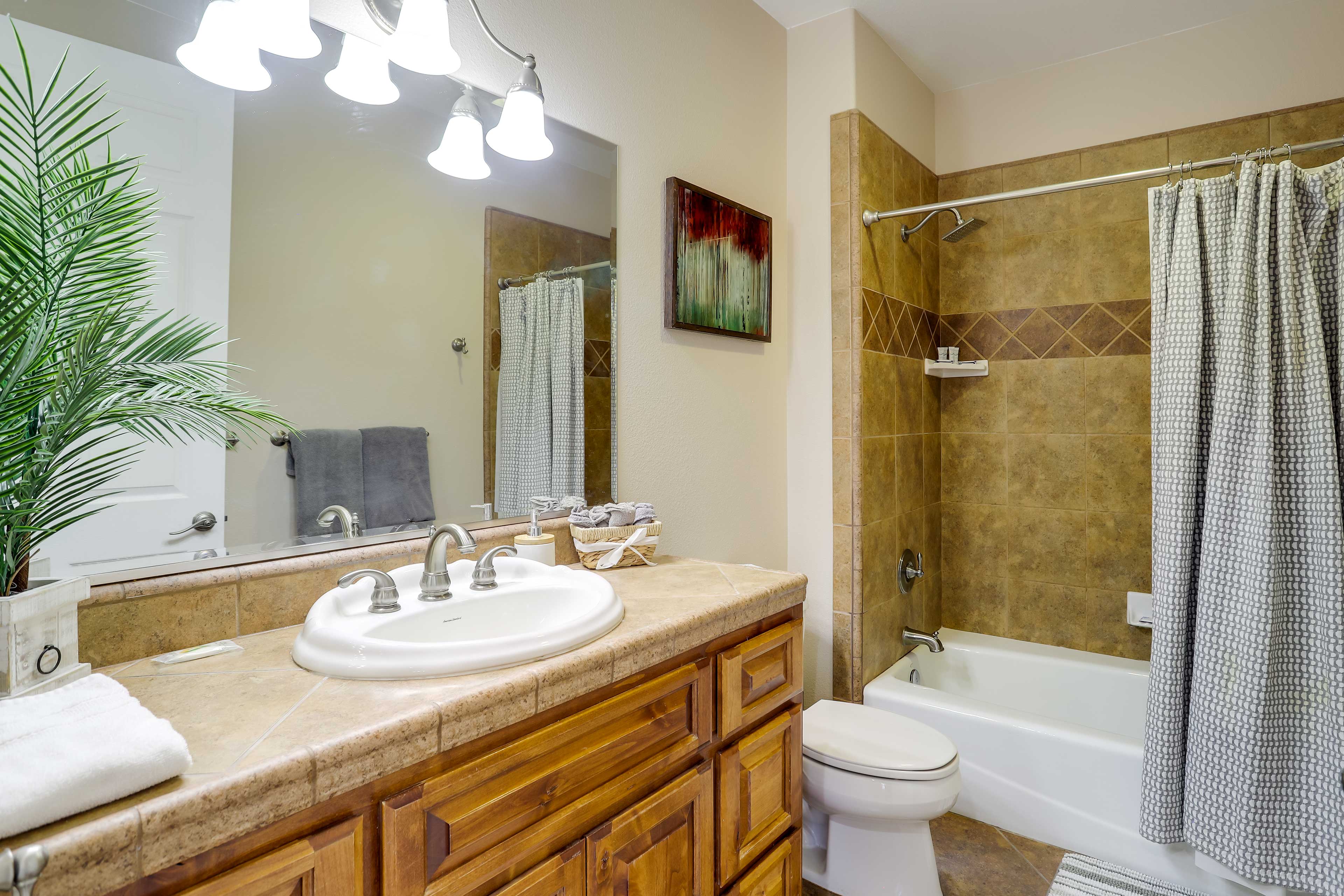 Full Bathroom | Complimentary Toiletries | Hair Dryer