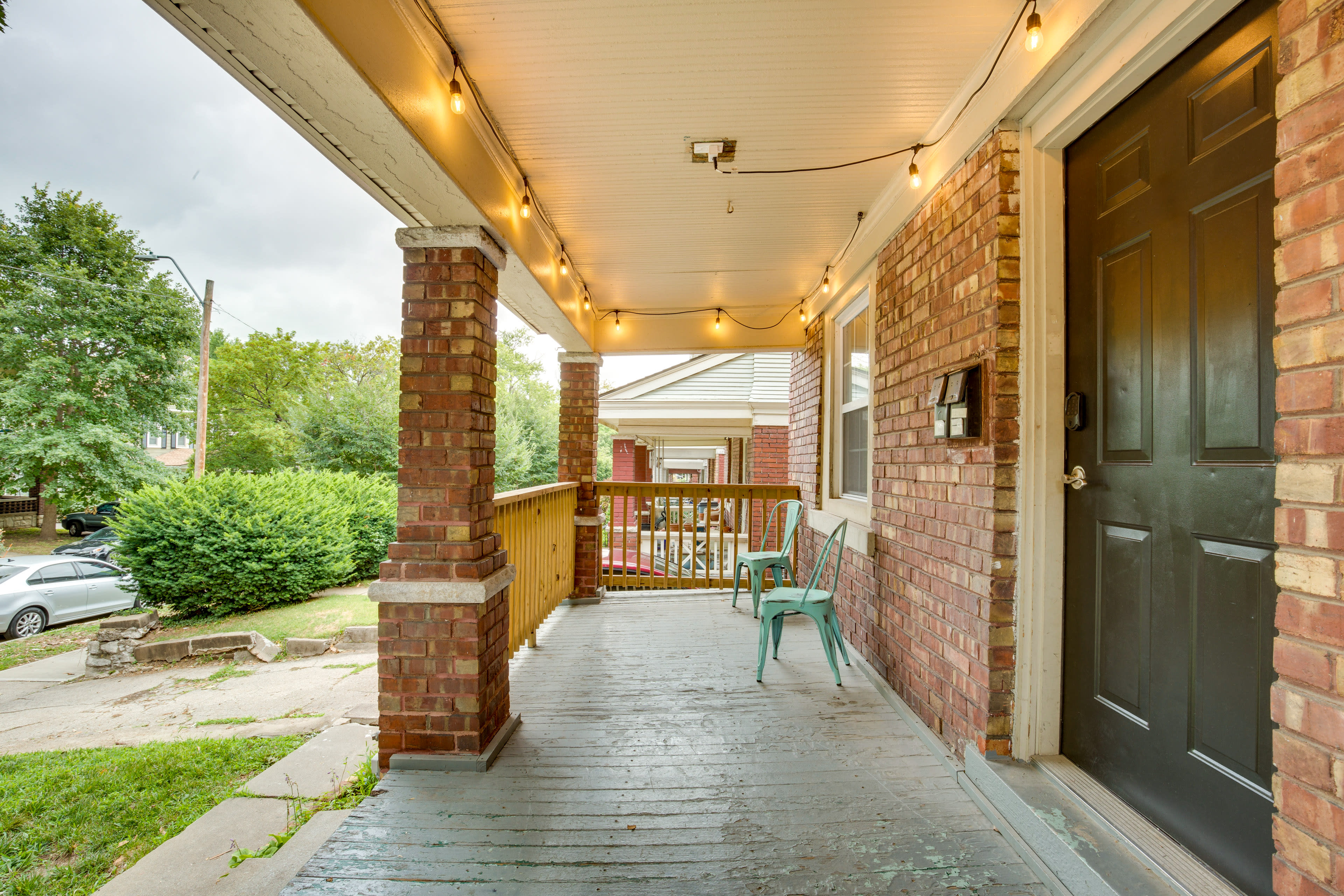 Studio Exterior | Shared Furnished Porch