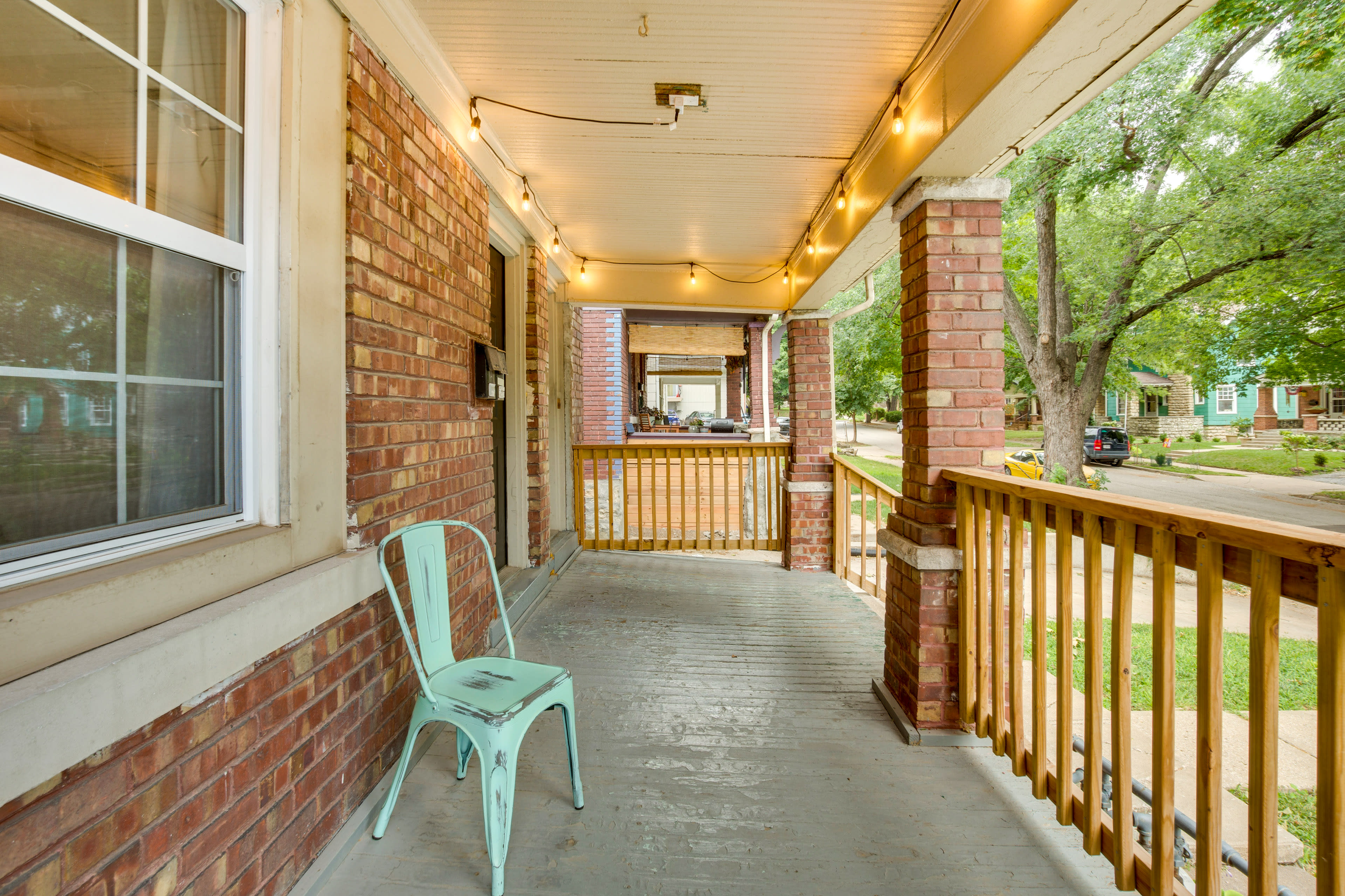 Studio Exterior | Shared Furnished Porch