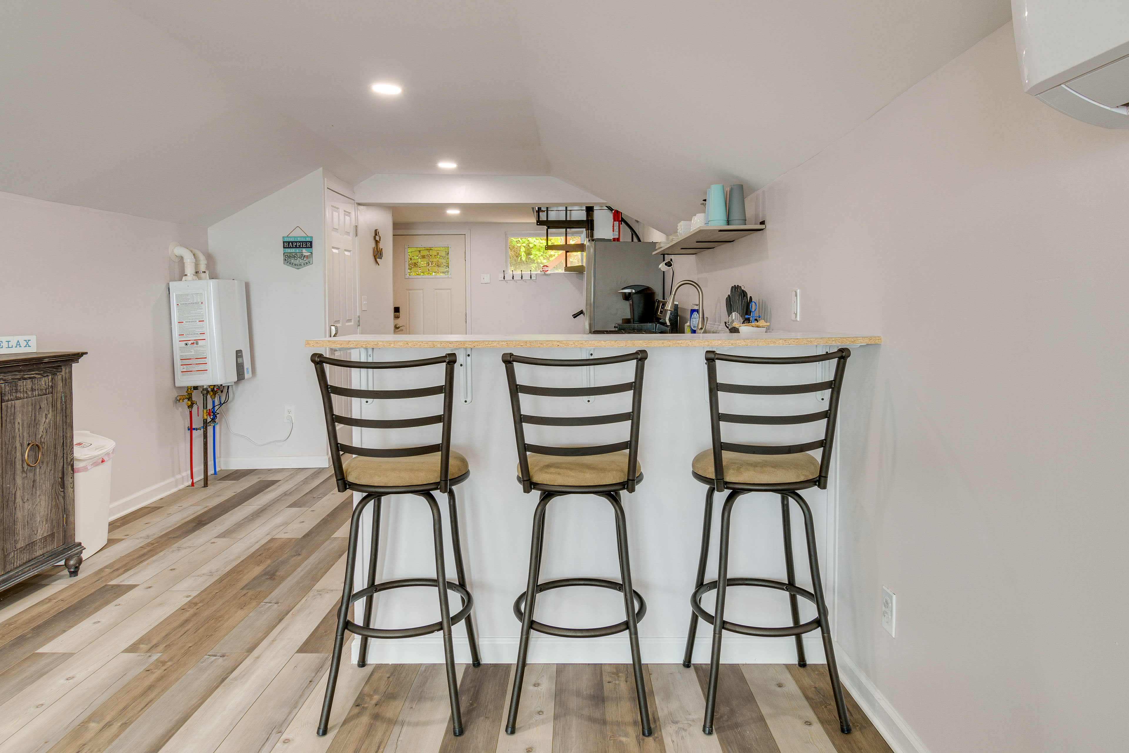 Kitchen | Breakfast Bar w/ Seating | Cooking Basics