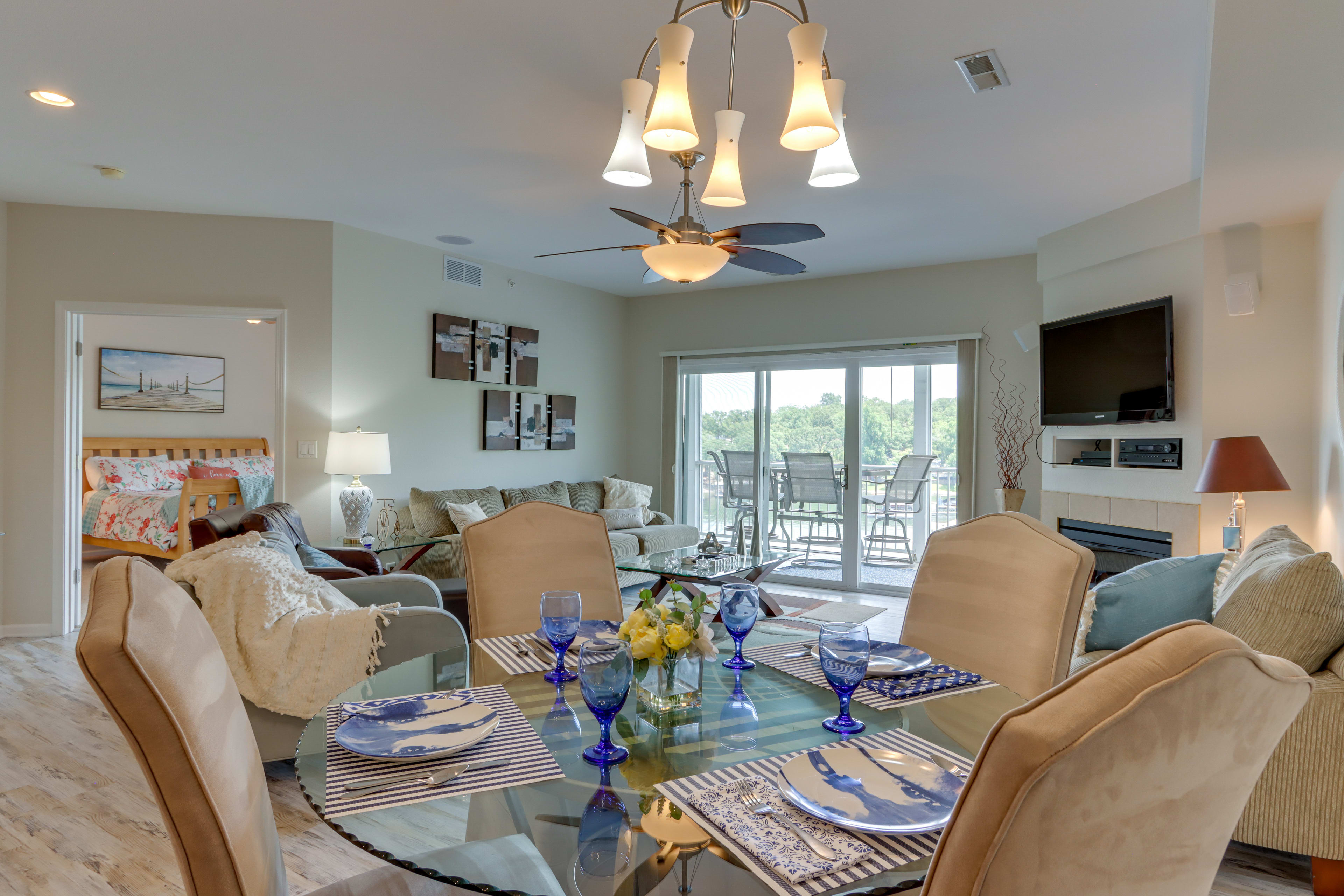 Dining Area | Dishware Provided