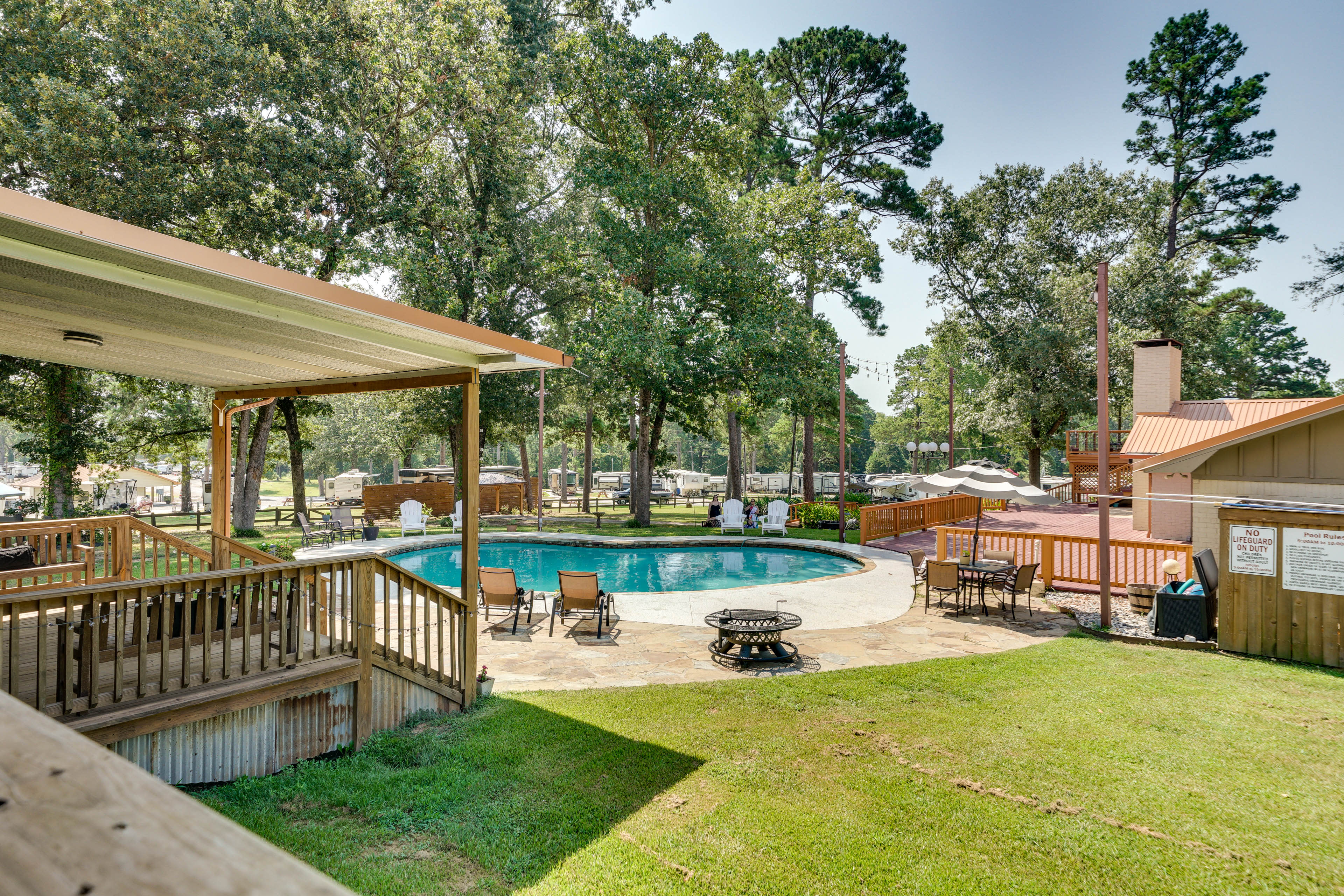 Texarkana Vacation Rental | 3BR | 2.5BA | 2,800 Sq Ft | Step-Free Access